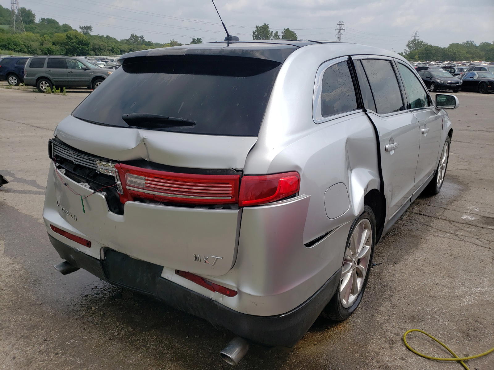 Photo 4 from auction – 2011 LINCOLN MKT with VIN 2LMHJ5AT7BBJ52560
