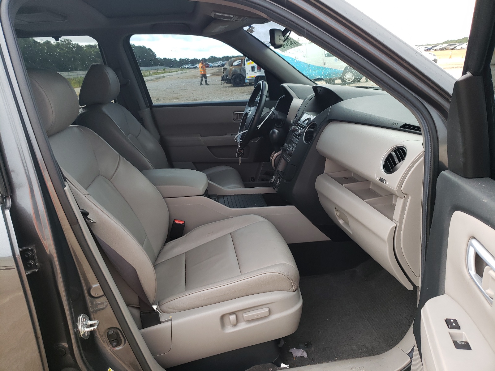 Photo 5 from auction – 2013 HONDA PILOT TOUR with VIN 5FNYF3H93DB004279