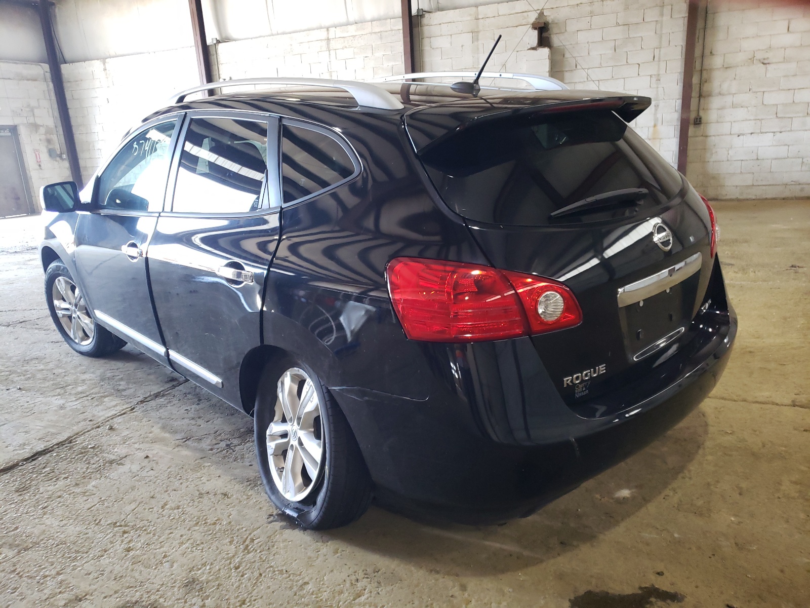 Photo 3 from auction – 2013 NISSAN ROGUE S with VIN JN8AS5MV8DW663535