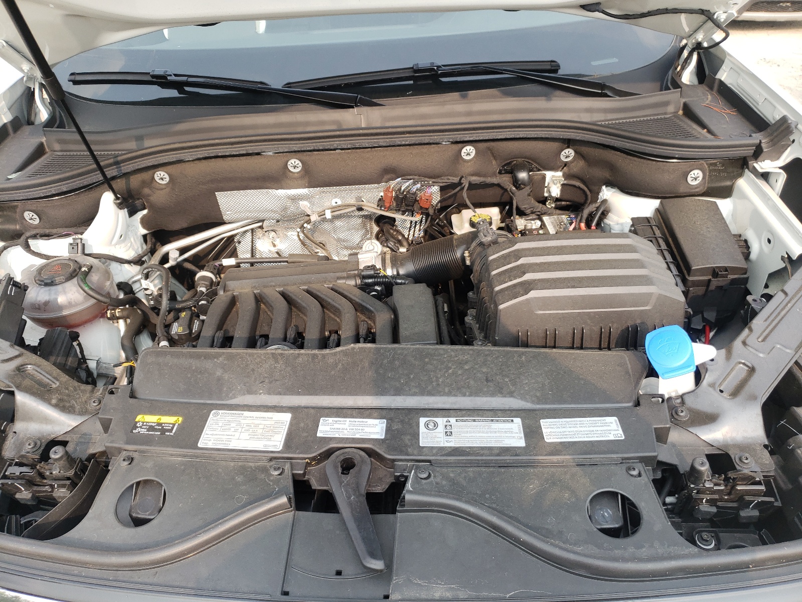 Photo 7 from auction – 2020 VOLKSWAGEN ATLAS CROS with VIN 1V26E2CA2LC228076