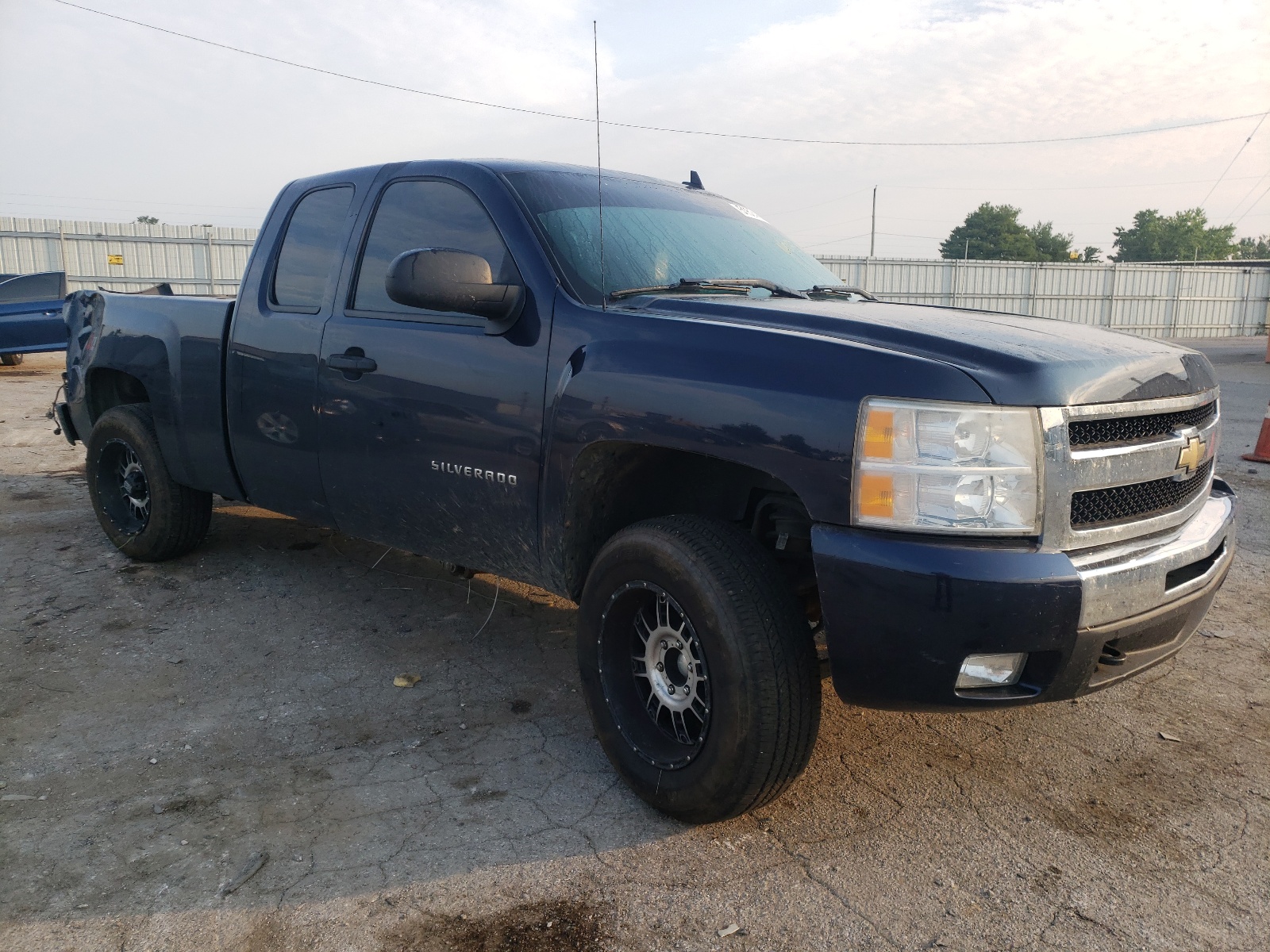 Photo 1 from auction – 2011 CHEVROLET SILVERADO with VIN 1GCRKSE30BZ310230