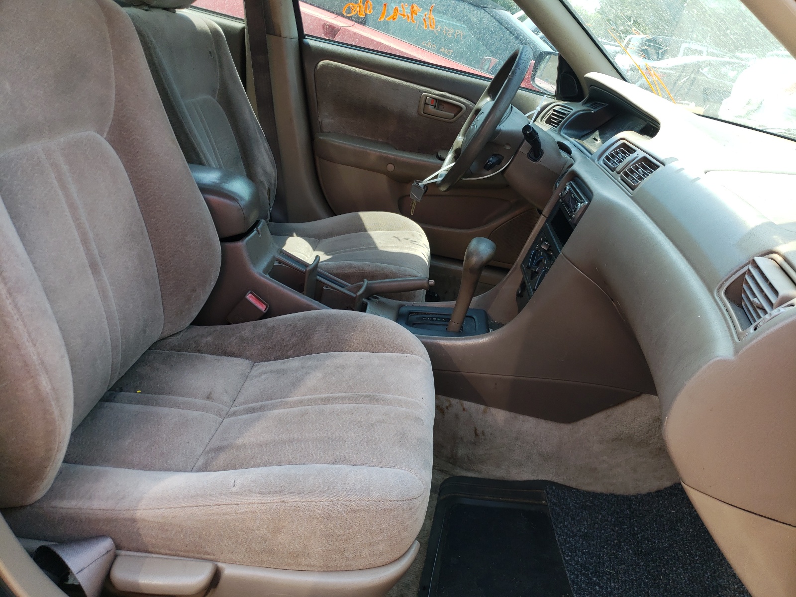 Photo 5 from auction – 1998 TOYOTA CAMRY CE with VIN JT2BG22K7W0260010