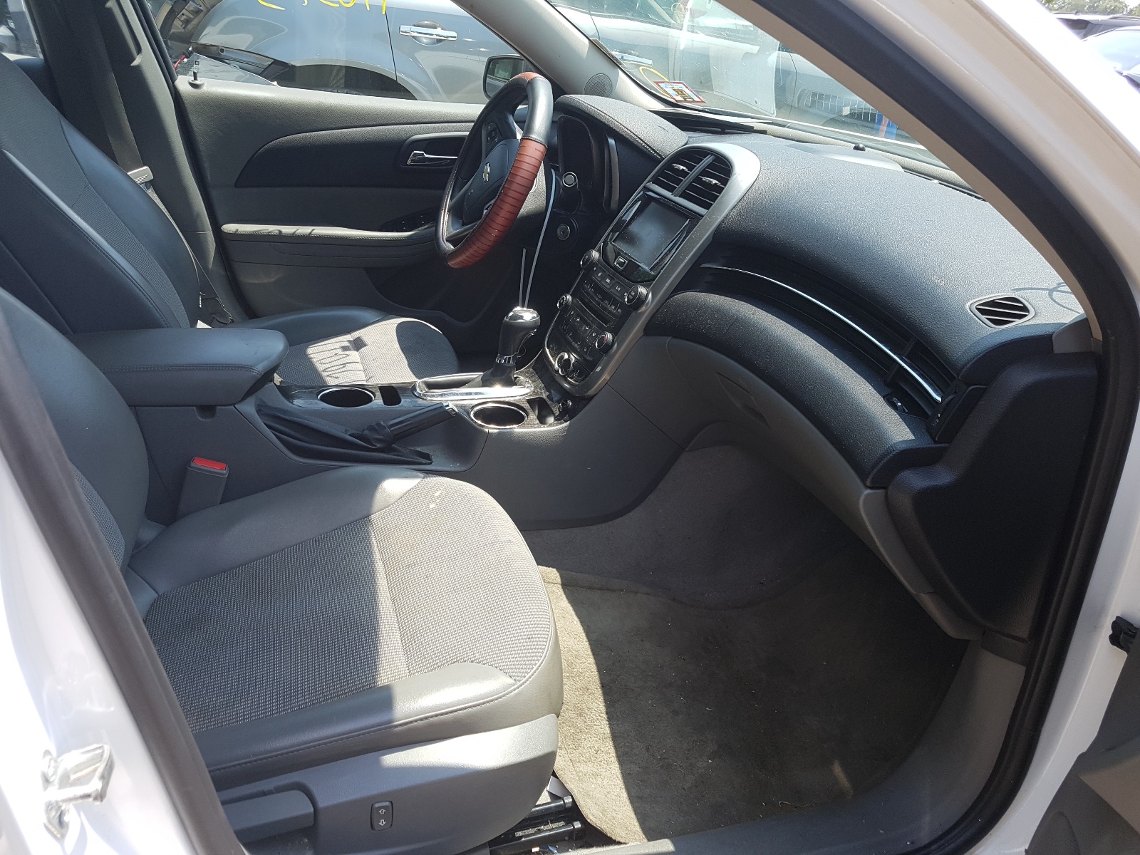 Photo 5 from auction – 2015 CHEVROLET MALIBU 1LT with VIN 1G11C5SL6FU138734