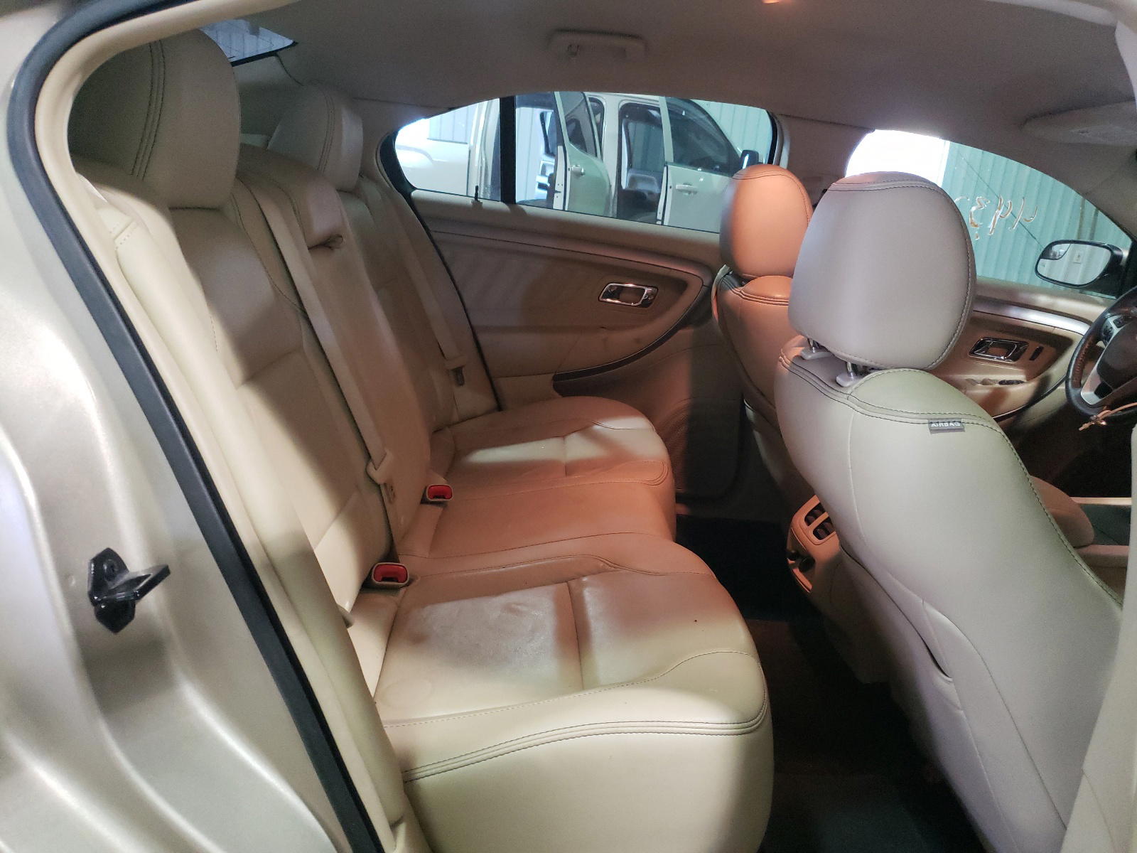 Photo 6 from auction – 2017 FORD TAURUS SEL with VIN 1FAHP2E88HG127435