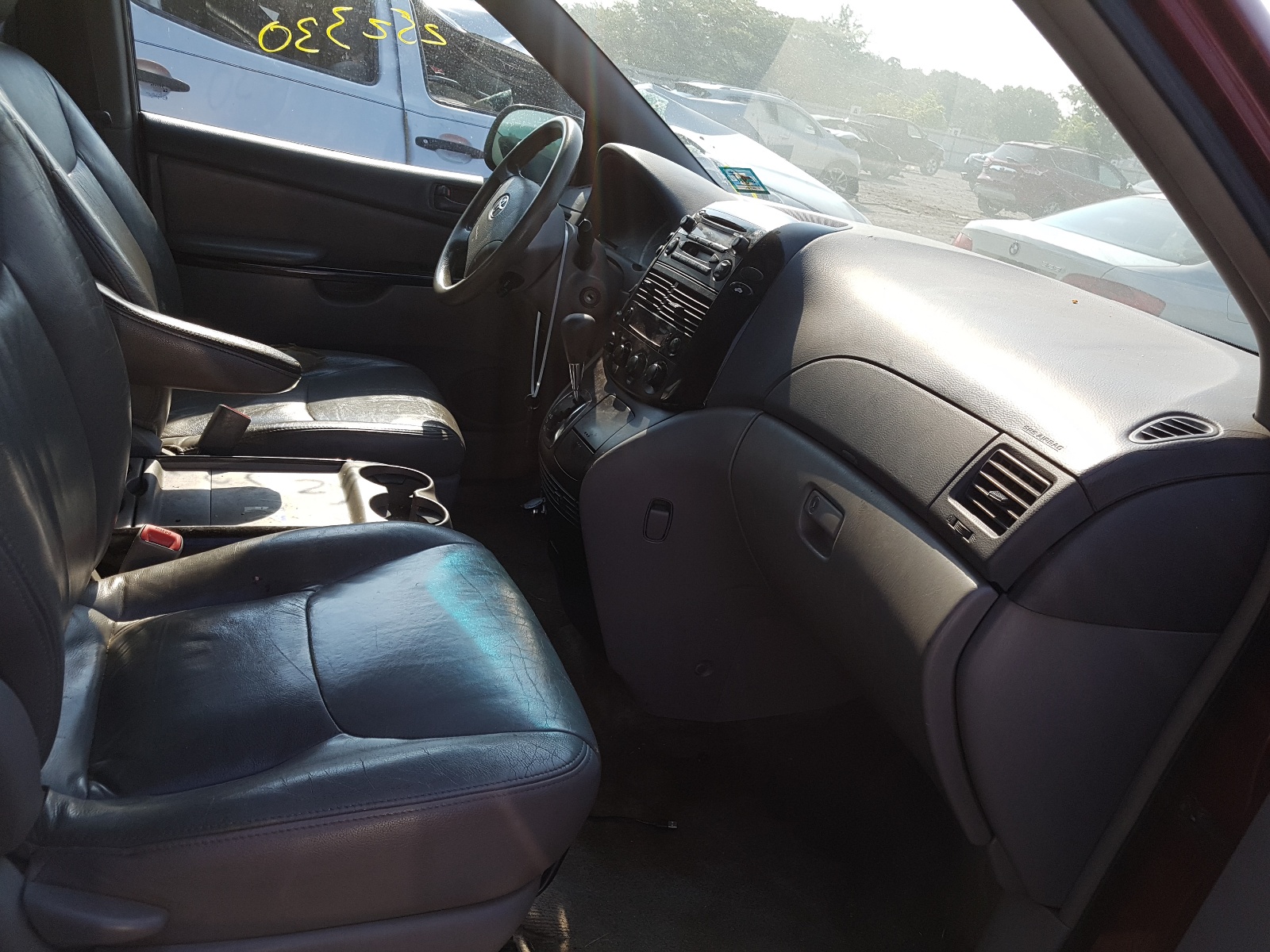 Photo 5 from auction – 2005 TOYOTA SIENNA with VIN 5TDBA23C25S031763