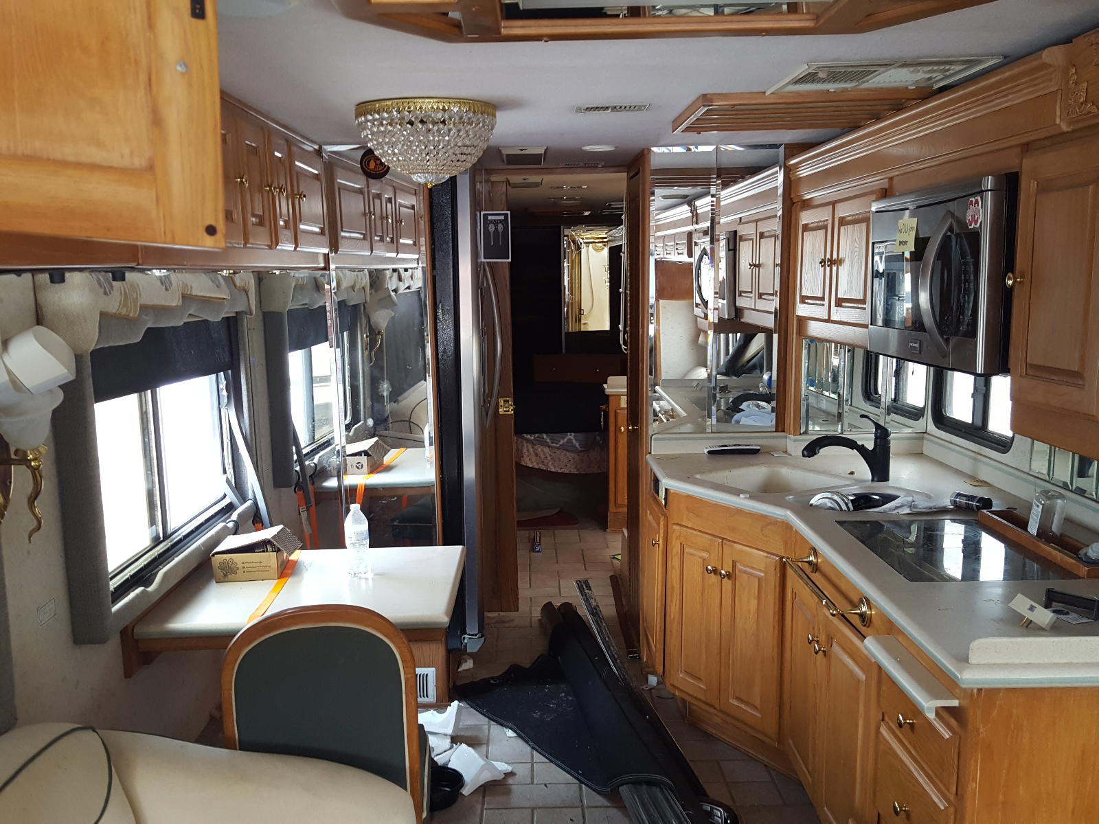 Photo 6 from auction – 2001 ROADMASTER RAIL MTRHM with VIN 1RF12061311009777