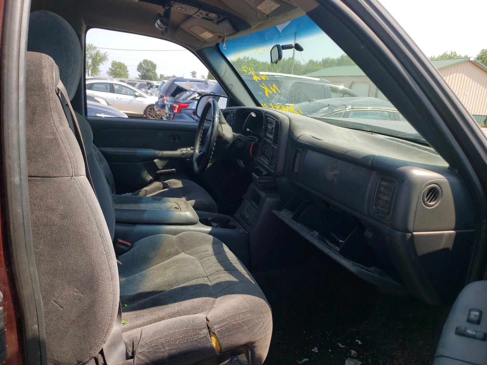 Photo 5 from auction – 2000 CHEVROLET SILVERADO with VIN 2GCEK19T4Y1328864
