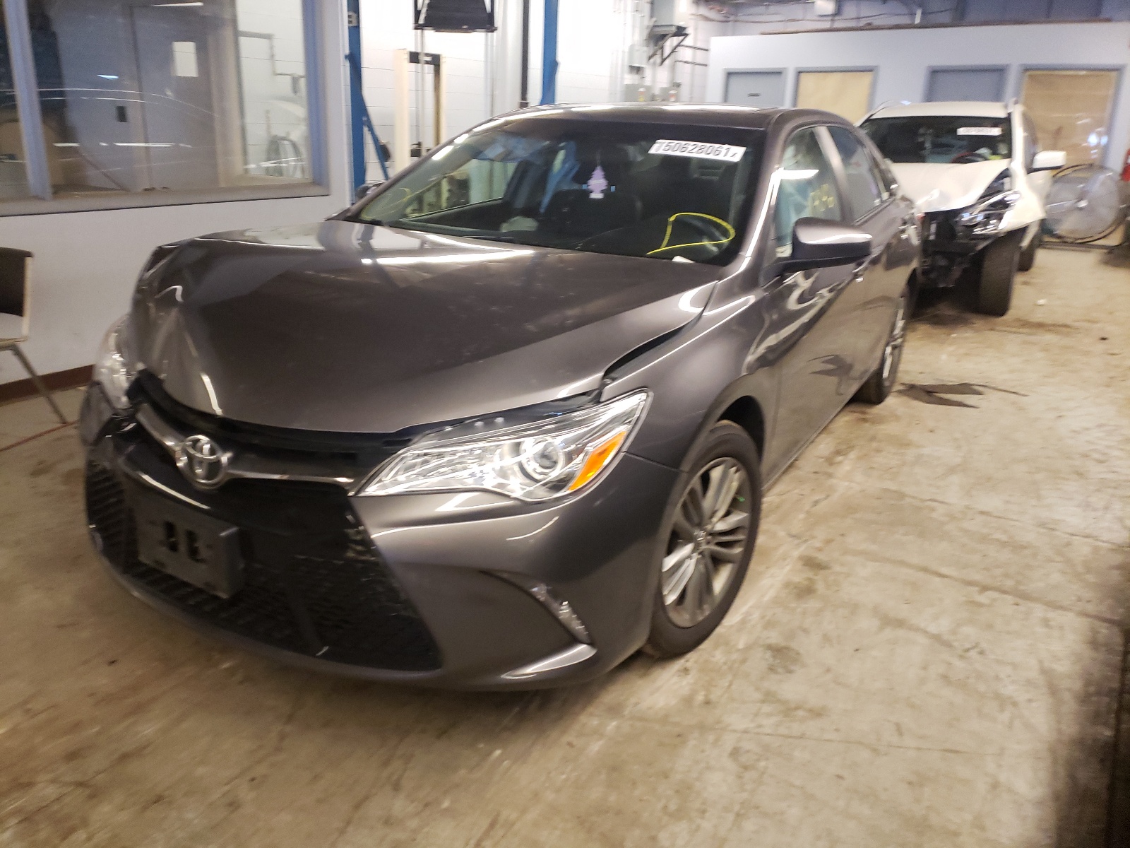 Photo 2 from auction – 2017 TOYOTA CAMRY LE with VIN 4T1BF1FKXHU376453