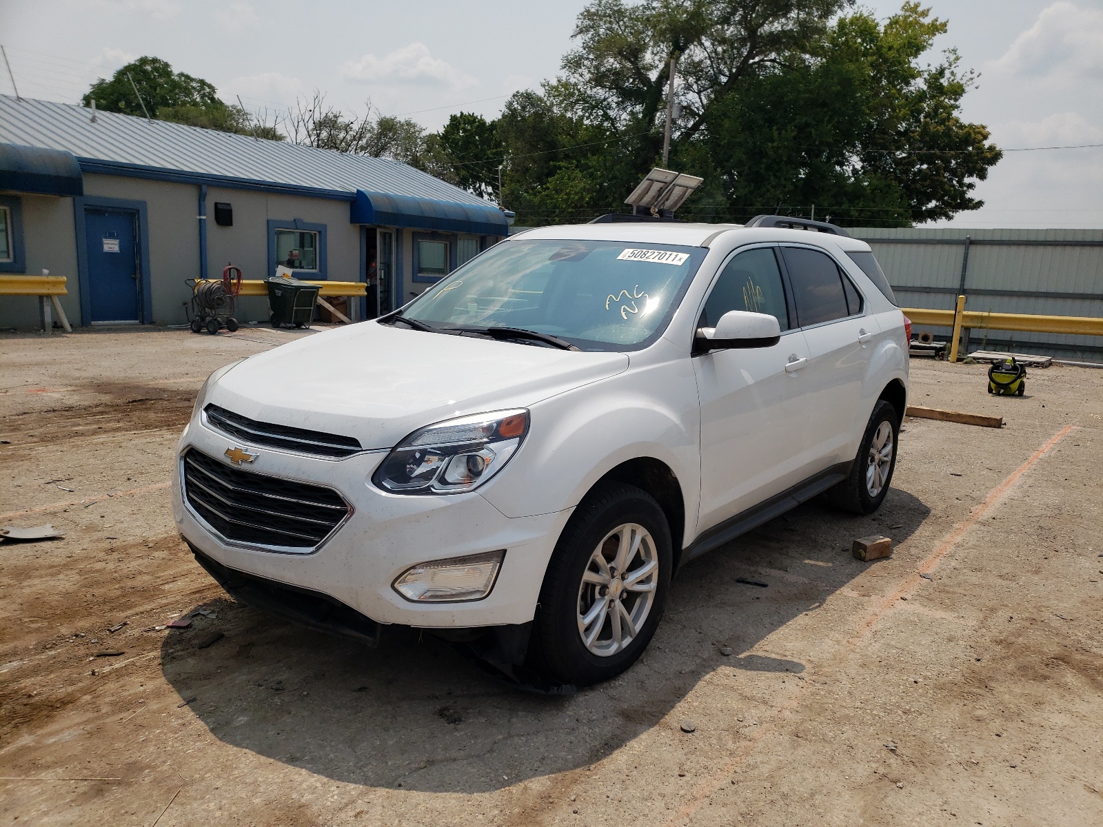 Photo 2 from auction – 2017 CHEVROLET EQUINOX LT with VIN 2GNALCEK8H1582430