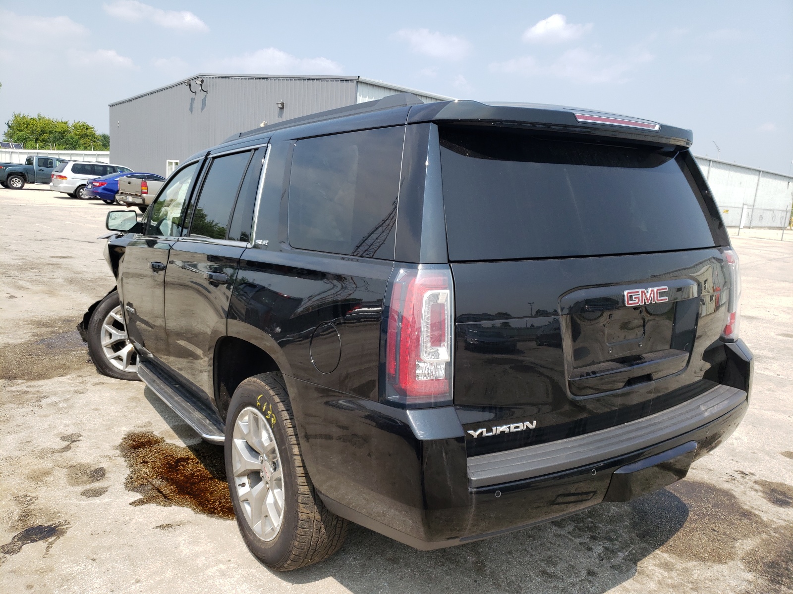Photo 3 from auction – 2018 GMC YUKON SLE with VIN 1GKS2AKC6JR302409