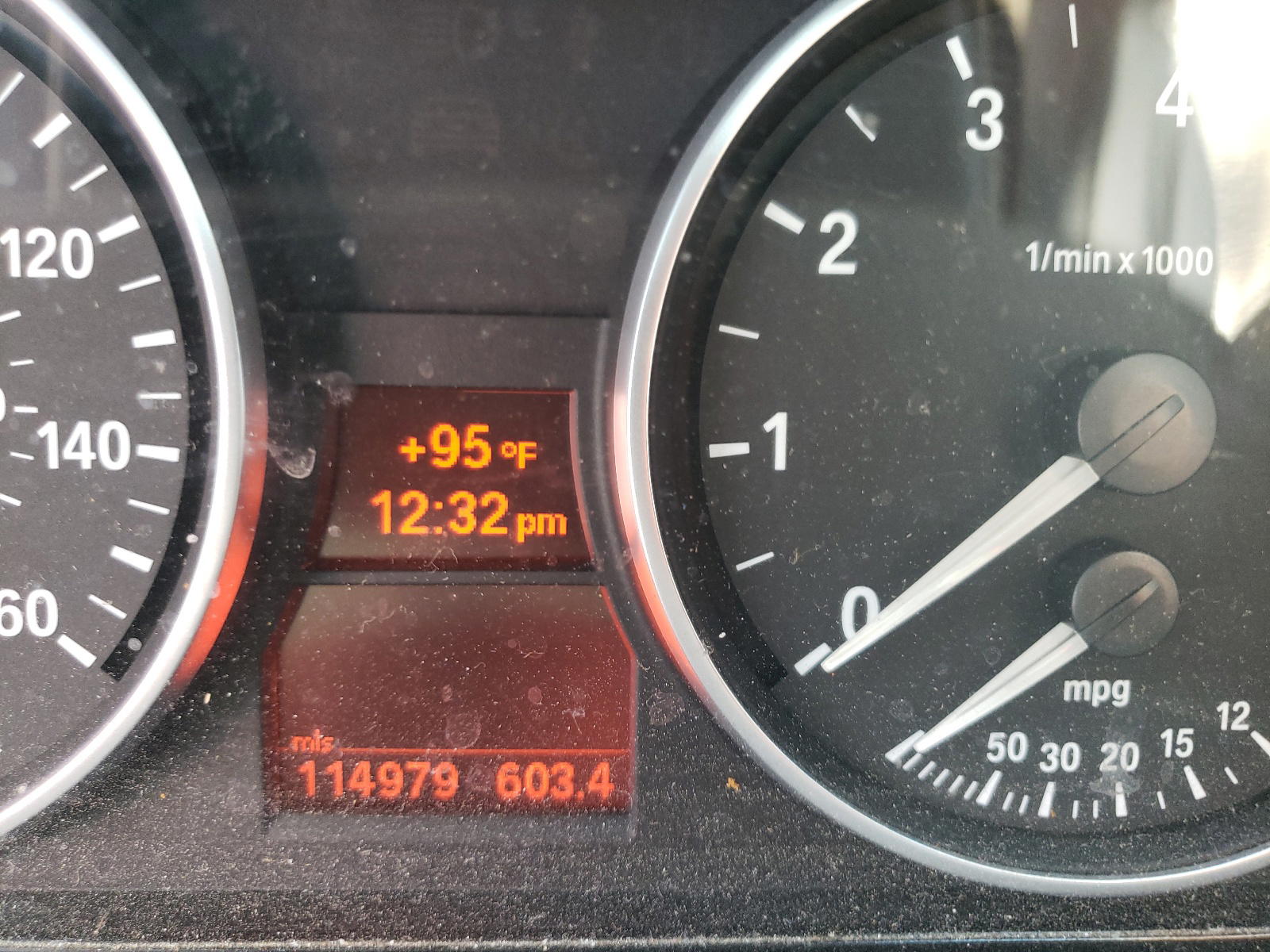 Photo 8 from auction – 2007 BMW 328 I with VIN WBAVA37547NL17067