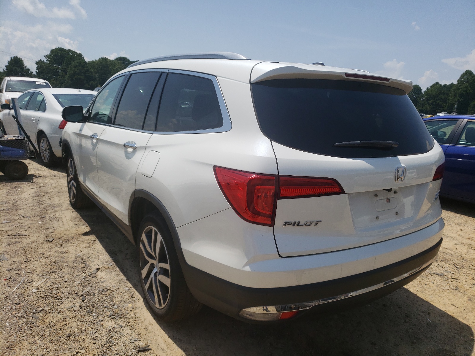 Photo 3 from auction – 2017 HONDA PILOT ELIT with VIN 5FNYF6H01HB045874