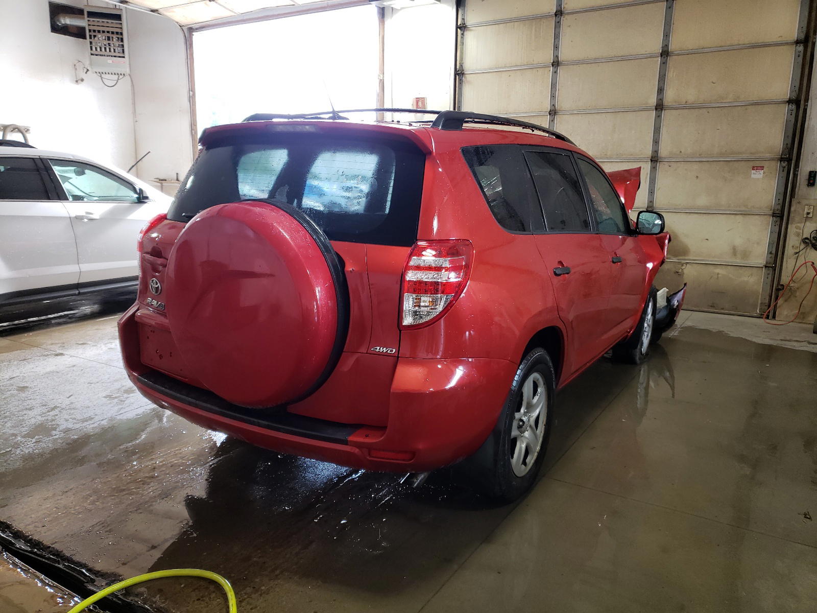 Photo 4 from auction – 2011 TOYOTA RAV4 with VIN 2T3BF4DV5BW159020