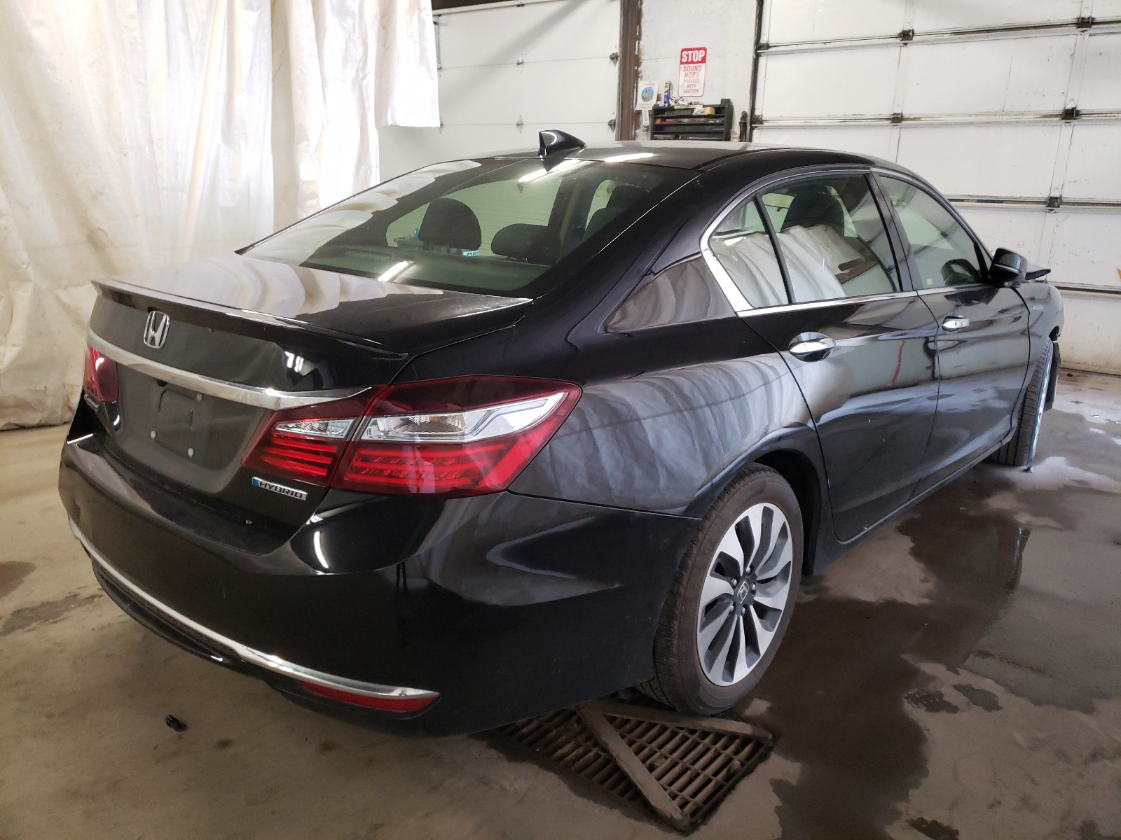 Photo 4 from auction – 2017 HONDA ACCORD with VIN JHMCR6F39HC018383