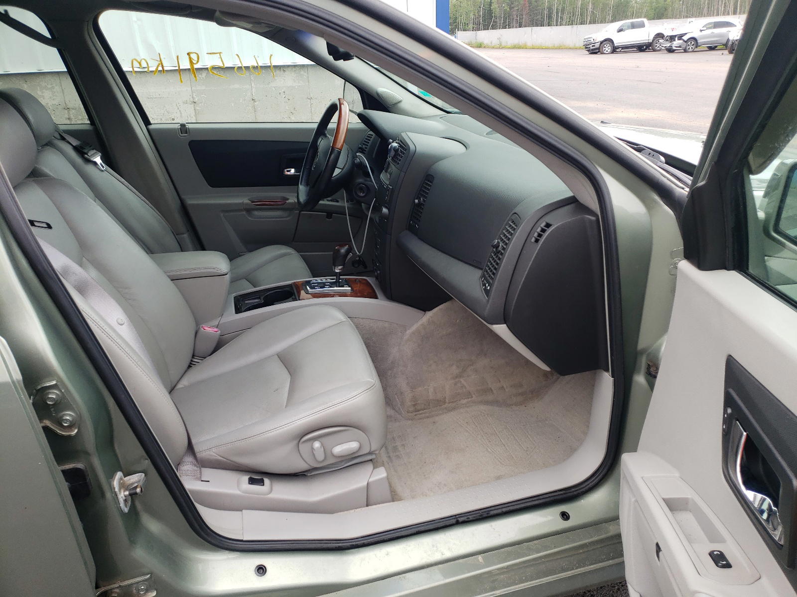 Photo 6 from auction – 2004 CADILLAC SRX with VIN 1GYEE637740163280