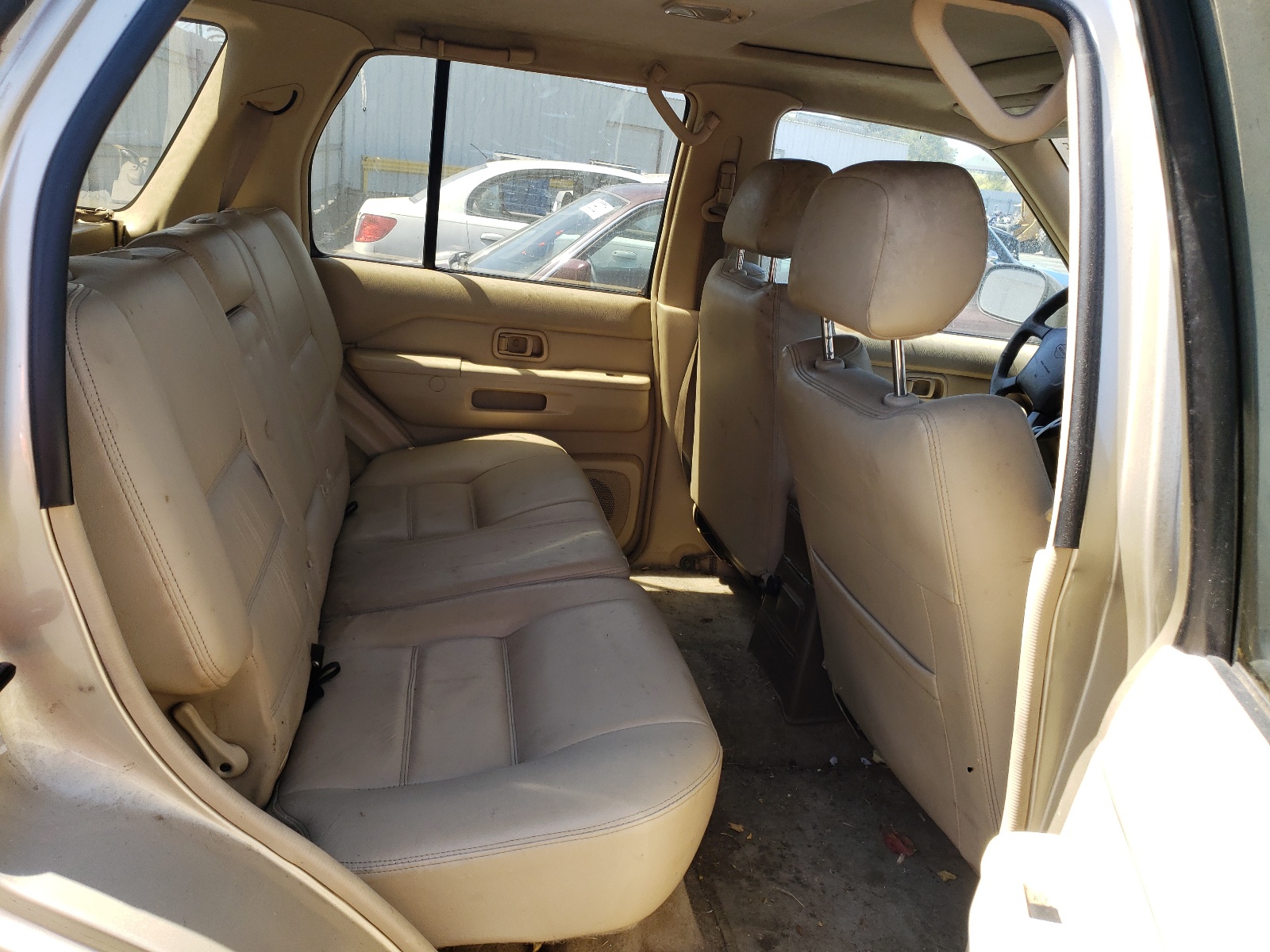 Photo 6 from auction – 1998 NISSAN PATHFINDER with VIN JN8AR05Y4WW234547
