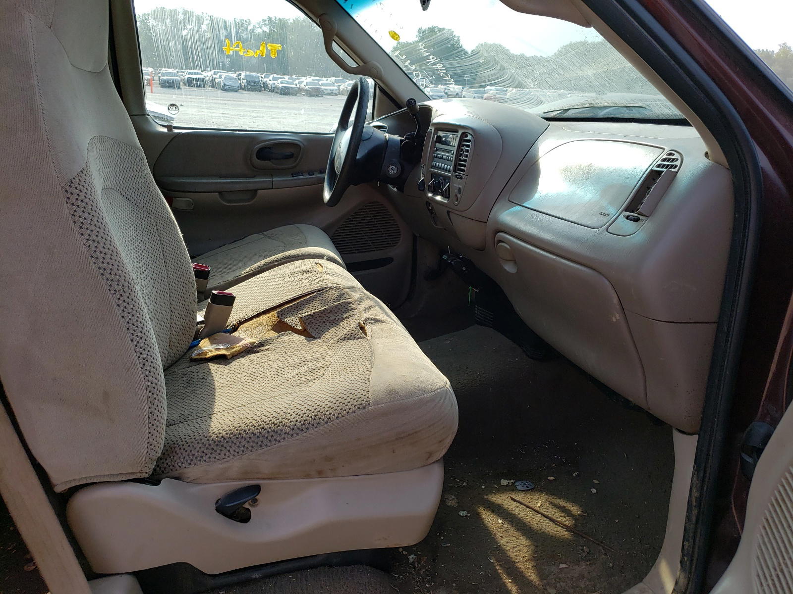 Photo 5 from auction – 2000 FORD F150 with VIN 1FTRX18L9YNC08044