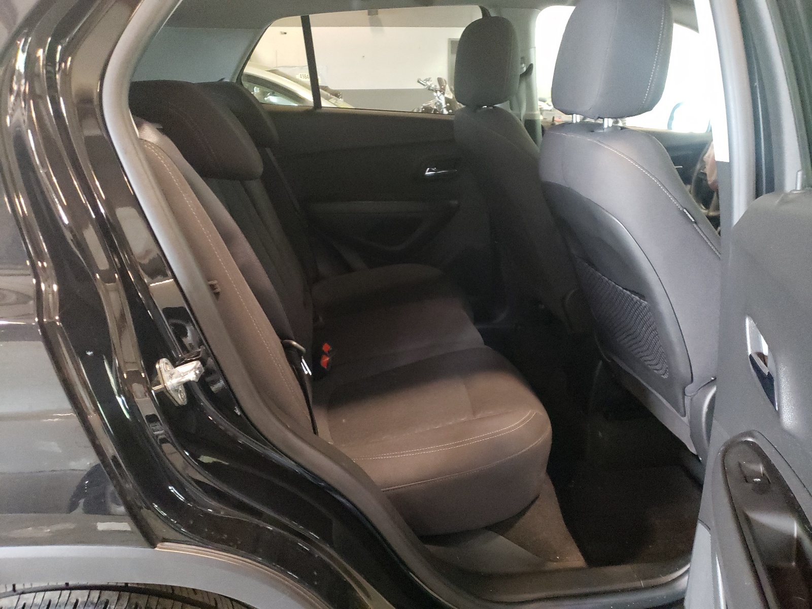 Photo 6 from auction – 2020 CHEVROLET TRAX LS with VIN KL7CJKSB9LB322470