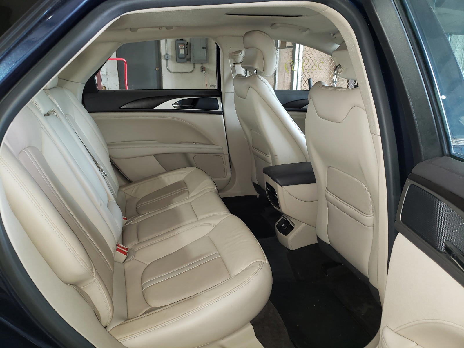 Photo 6 from auction – 2017 LINCOLN MKZ with VIN 3LN6L5F93HR645074