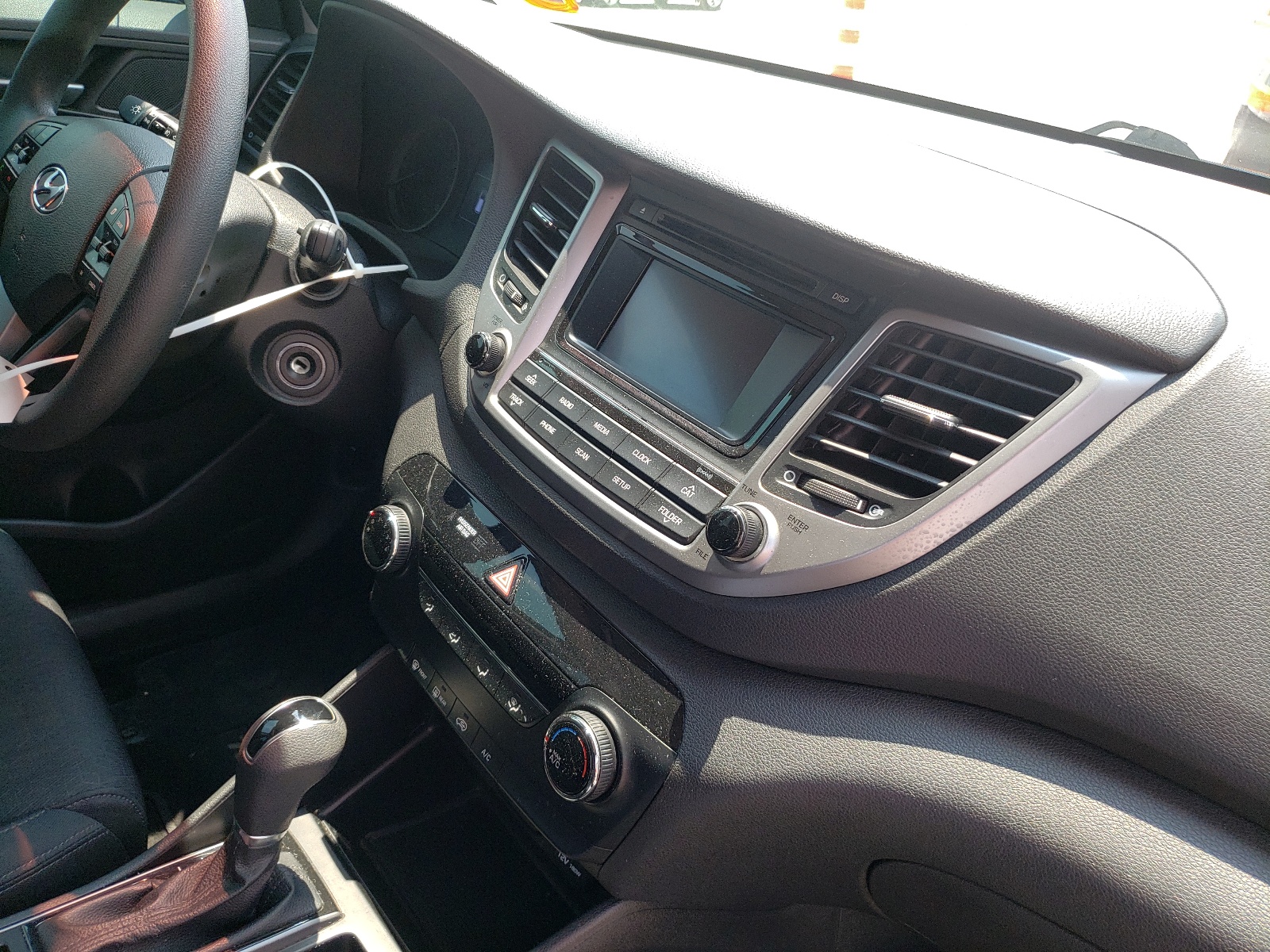 Photo 9 from auction – 2016 HYUNDAI TUCSON LIM with VIN KM8J33A20GU022401