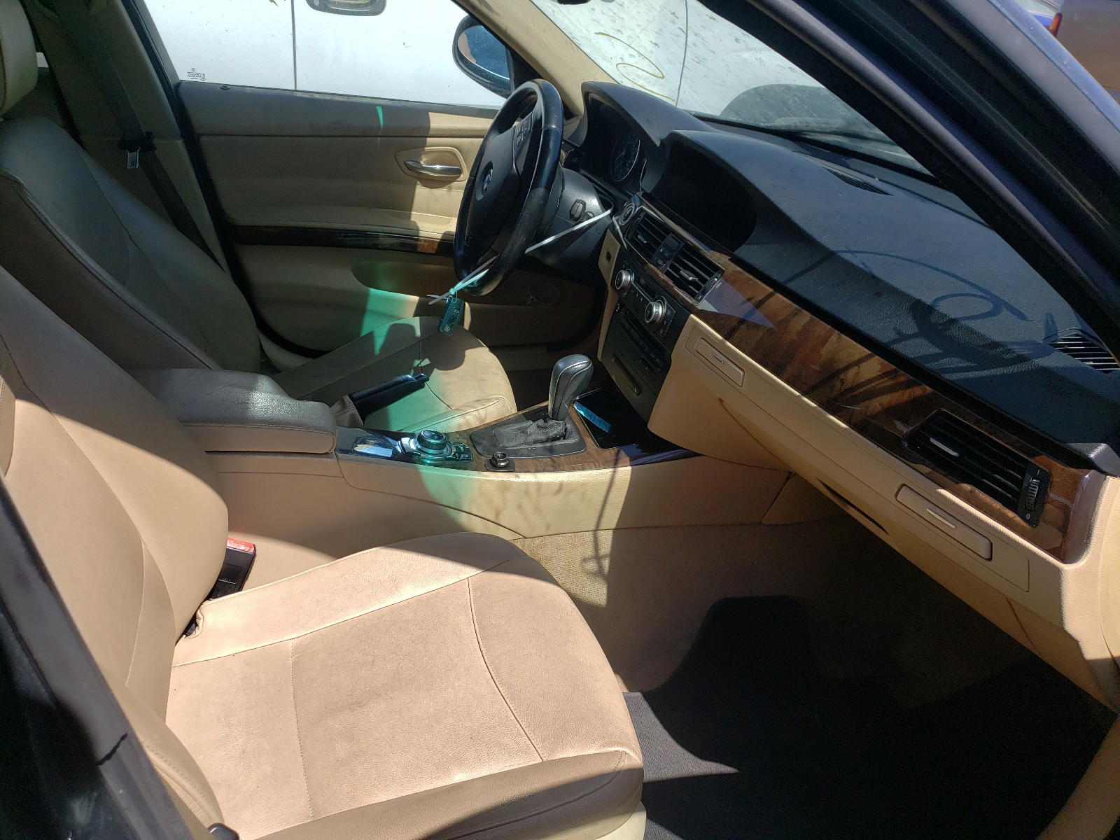Photo 5 from auction – 2009 BMW 328 I with VIN WBAPH77579NM31384
