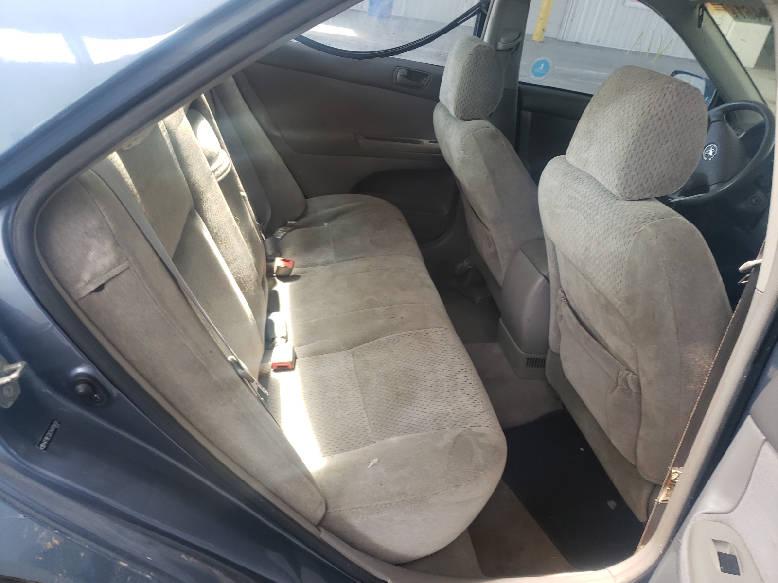 Photo 6 from auction – 2004 TOYOTA CAMRY LE with VIN 4T1BE32K34U898484