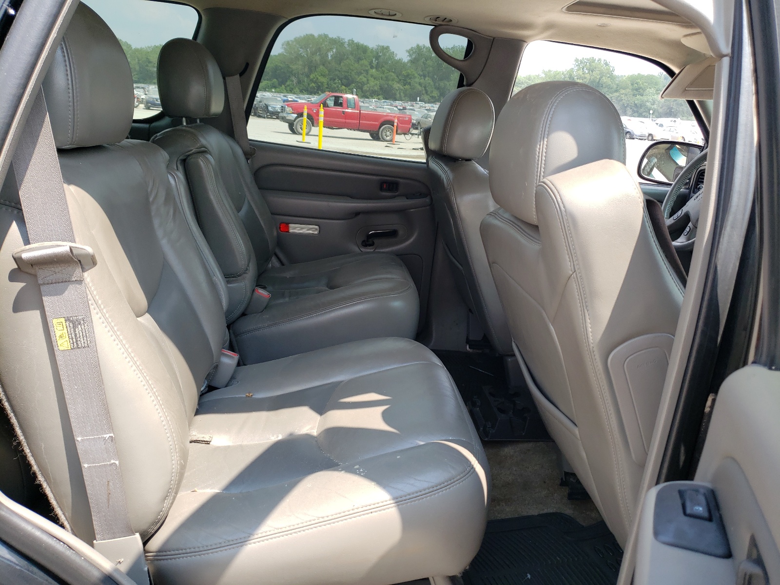 Photo 6 from auction – 2003 GMC YUKON DENA with VIN 1GKEK63U13J314518