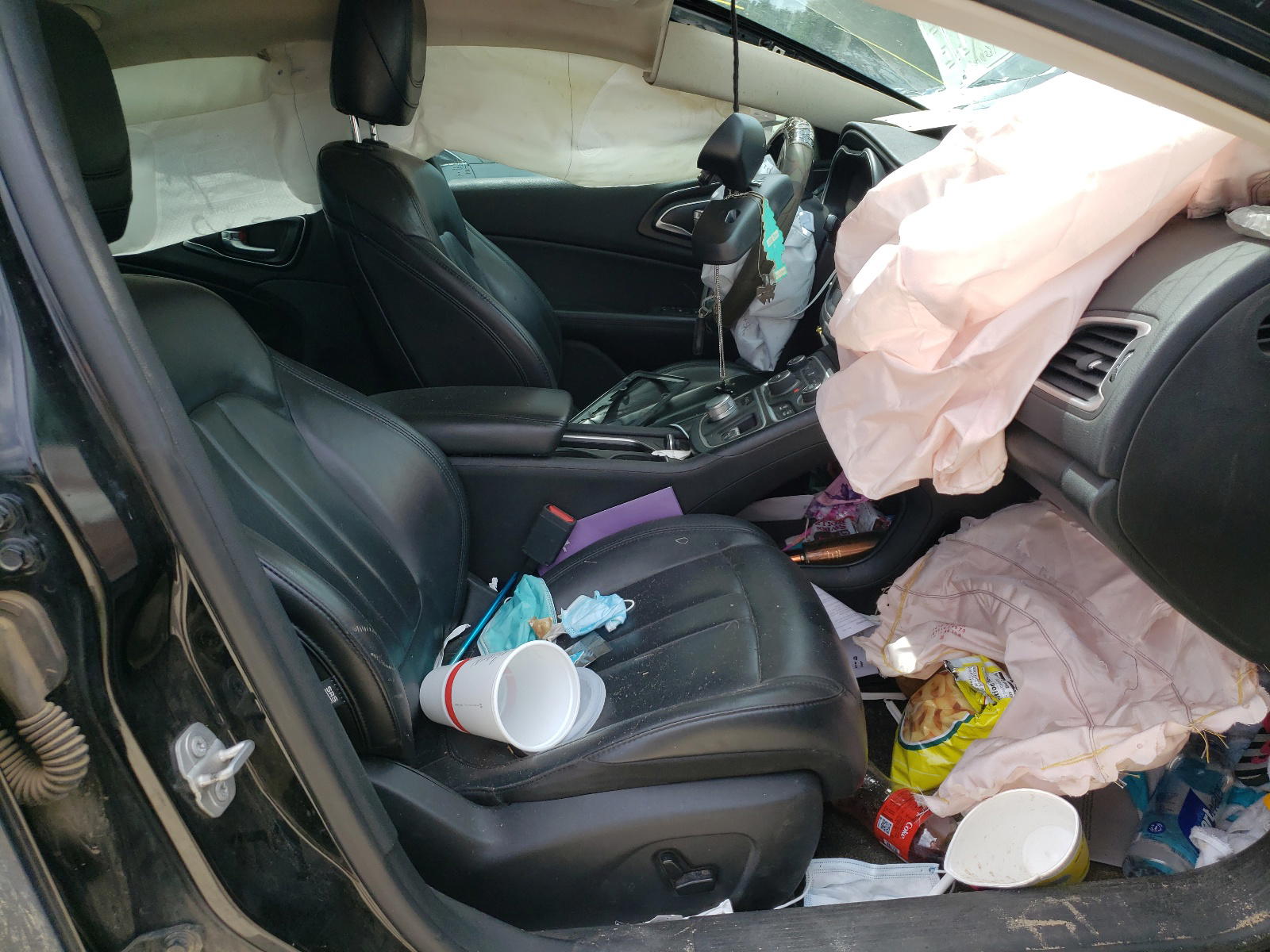 Photo 5 from auction – 2017 CHRYSLER 200 LIMITE with VIN 1C3CCCAB7HN506336