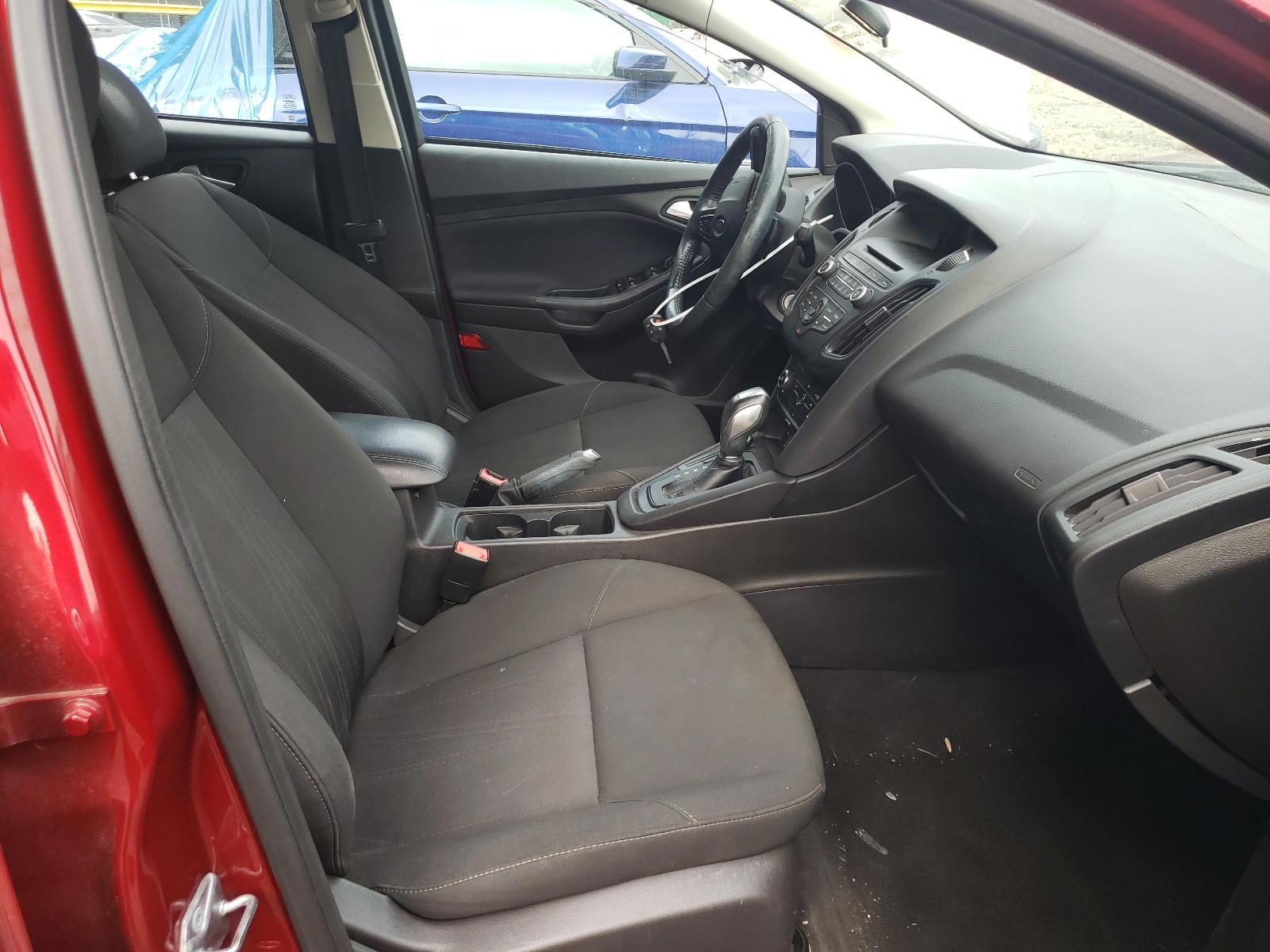 Photo 5 from auction – 2016 FORD FOCUS SE with VIN 1FADP3F20GL310641