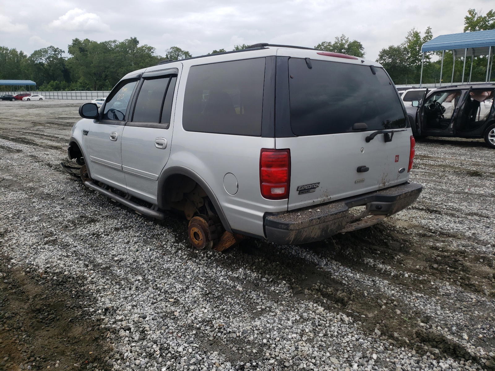 Photo 3 from auction – 2002 FORD EXPEDITION with VIN 1FMRU15W12LA93185
