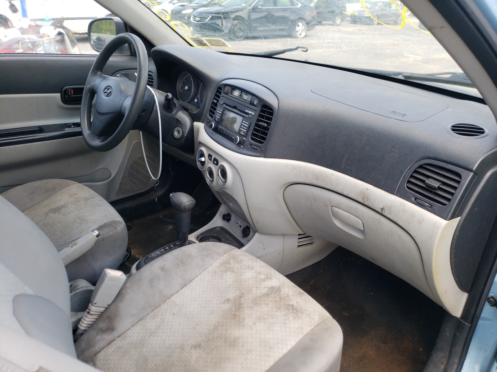 Photo 5 from auction – 2010 HYUNDAI ACCENT BLU with VIN KMHCM3AC7AU175900
