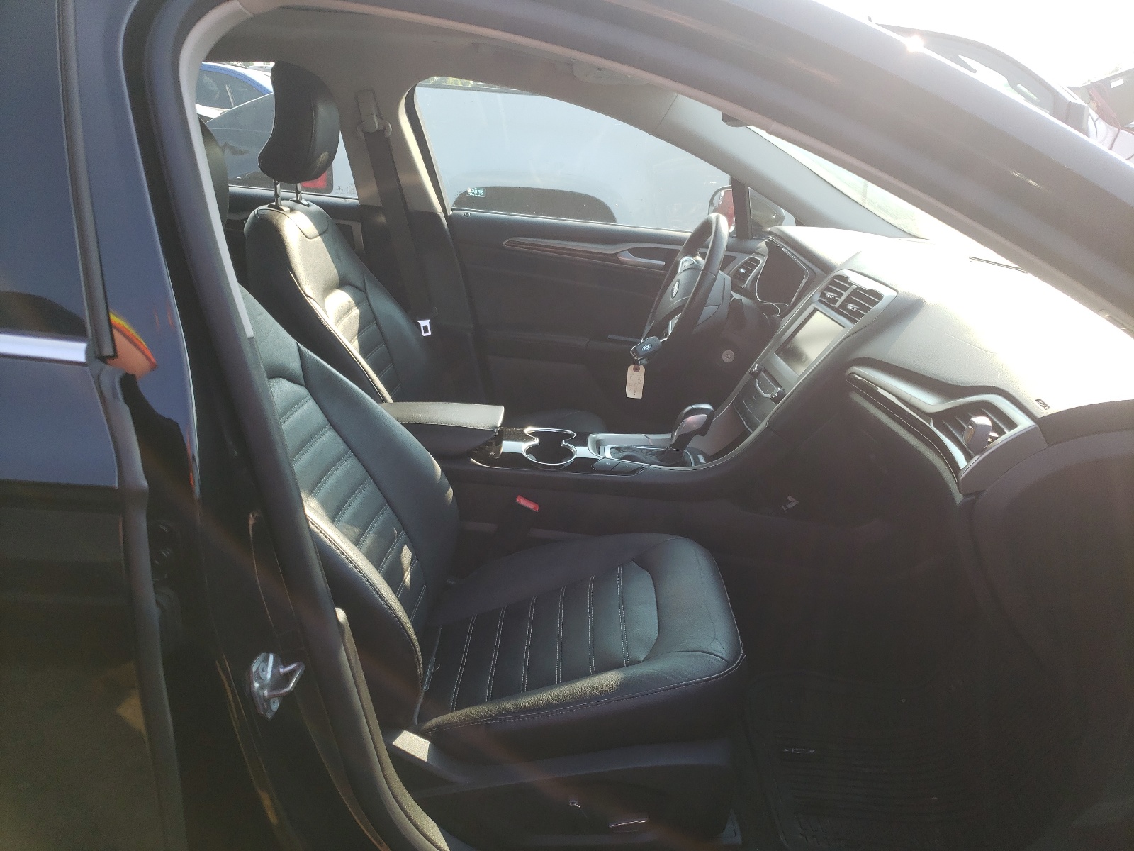 Photo 5 from auction – 2015 FORD FUSION SE with VIN 3FA6P0PU7FR299970