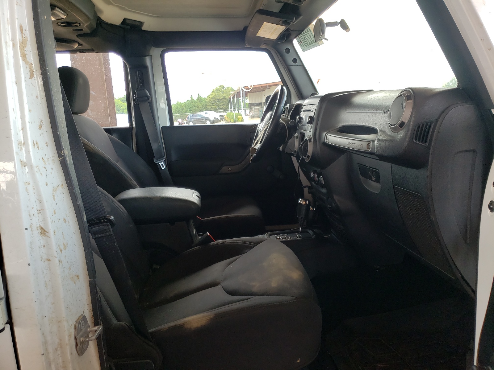 Photo 5 from auction – 2014 JEEP WRANGLER U with VIN 1C4BJWDG0EL178562