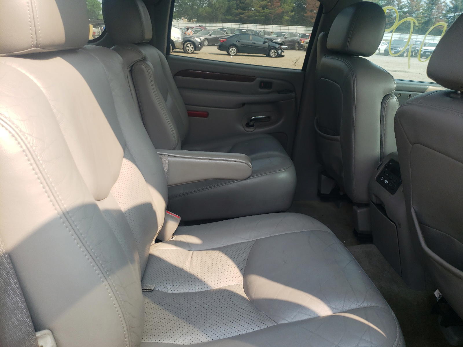 Photo 6 from auction – 2005 CADILLAC ESCALADE E with VIN 3GYFK66N95G174298