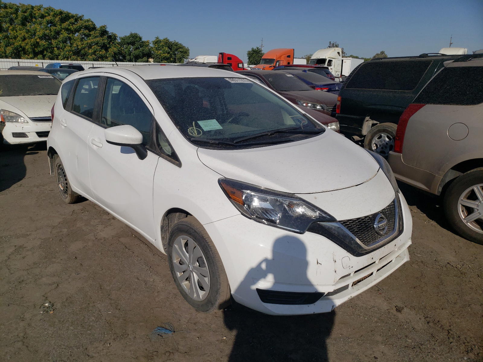 NISSAN VERSA NOTE 2019 with VIN 3N1CE2CP5KL366418 - Photo from auction