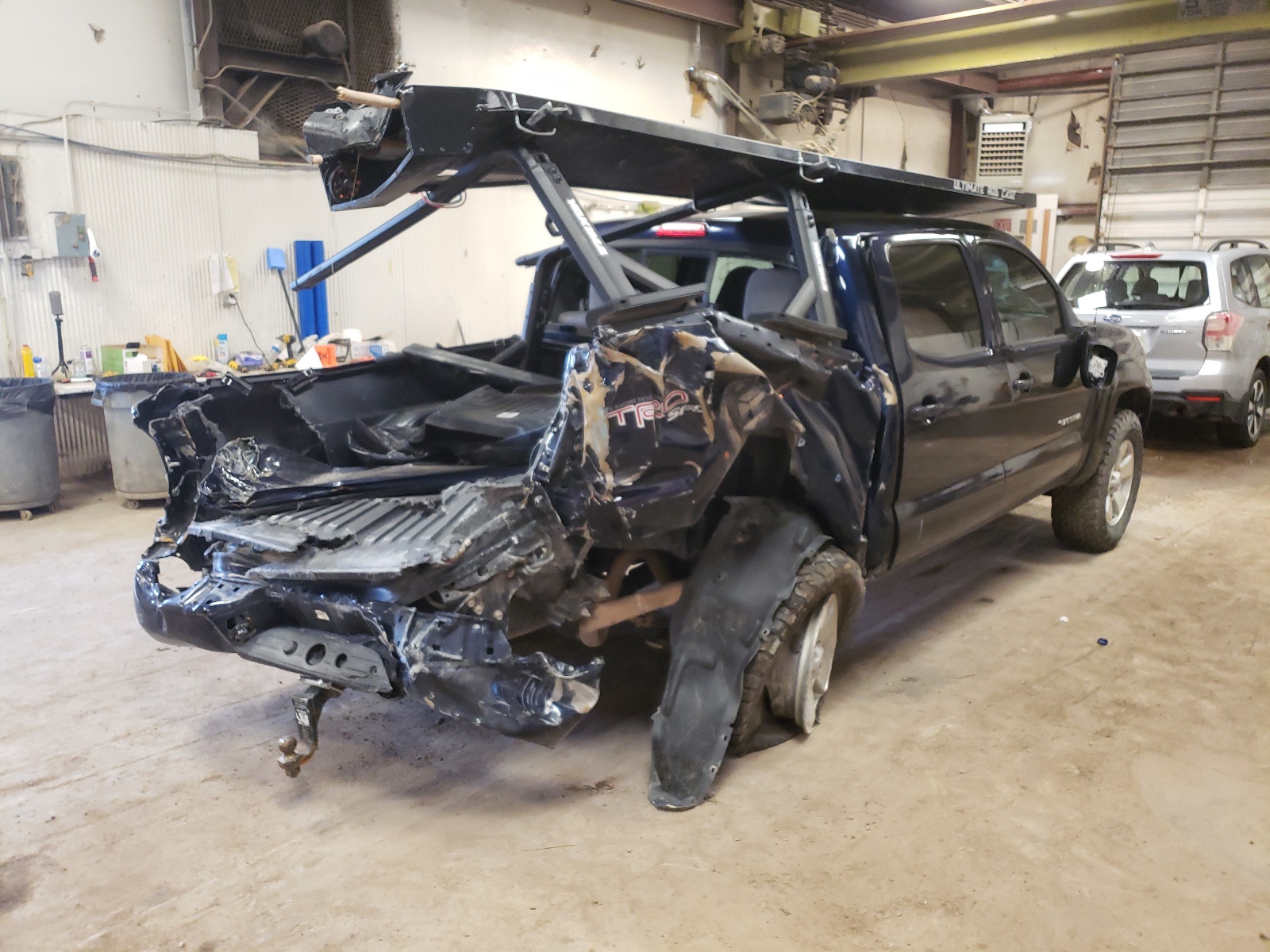 Photo 4 from auction – 2013 TOYOTA TACOMA DOU with VIN 5TFLU4EN5DX071396