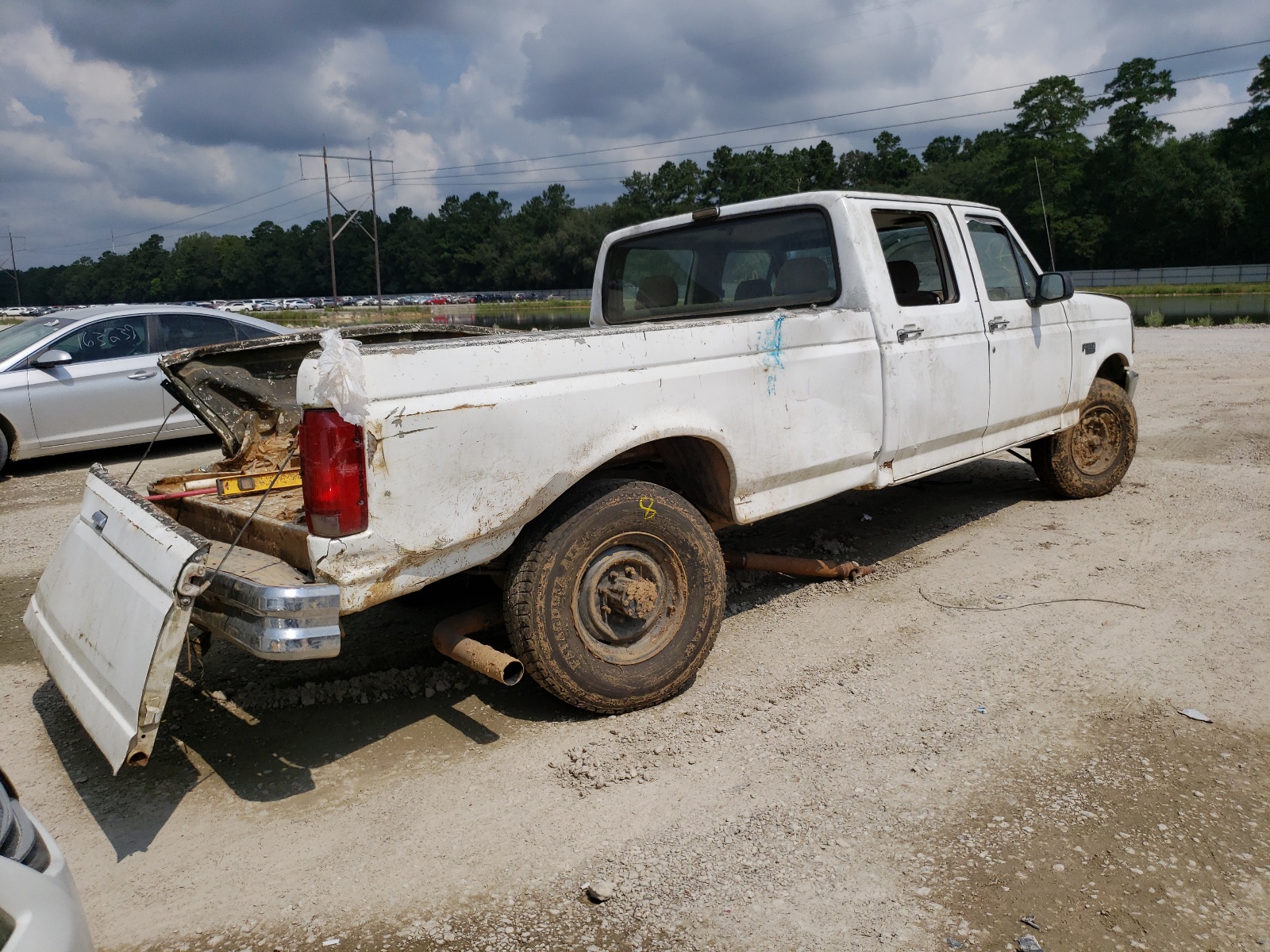 Photo 4 from auction – 1992 FORD F350 with VIN 2FTJW35H4NCA40505