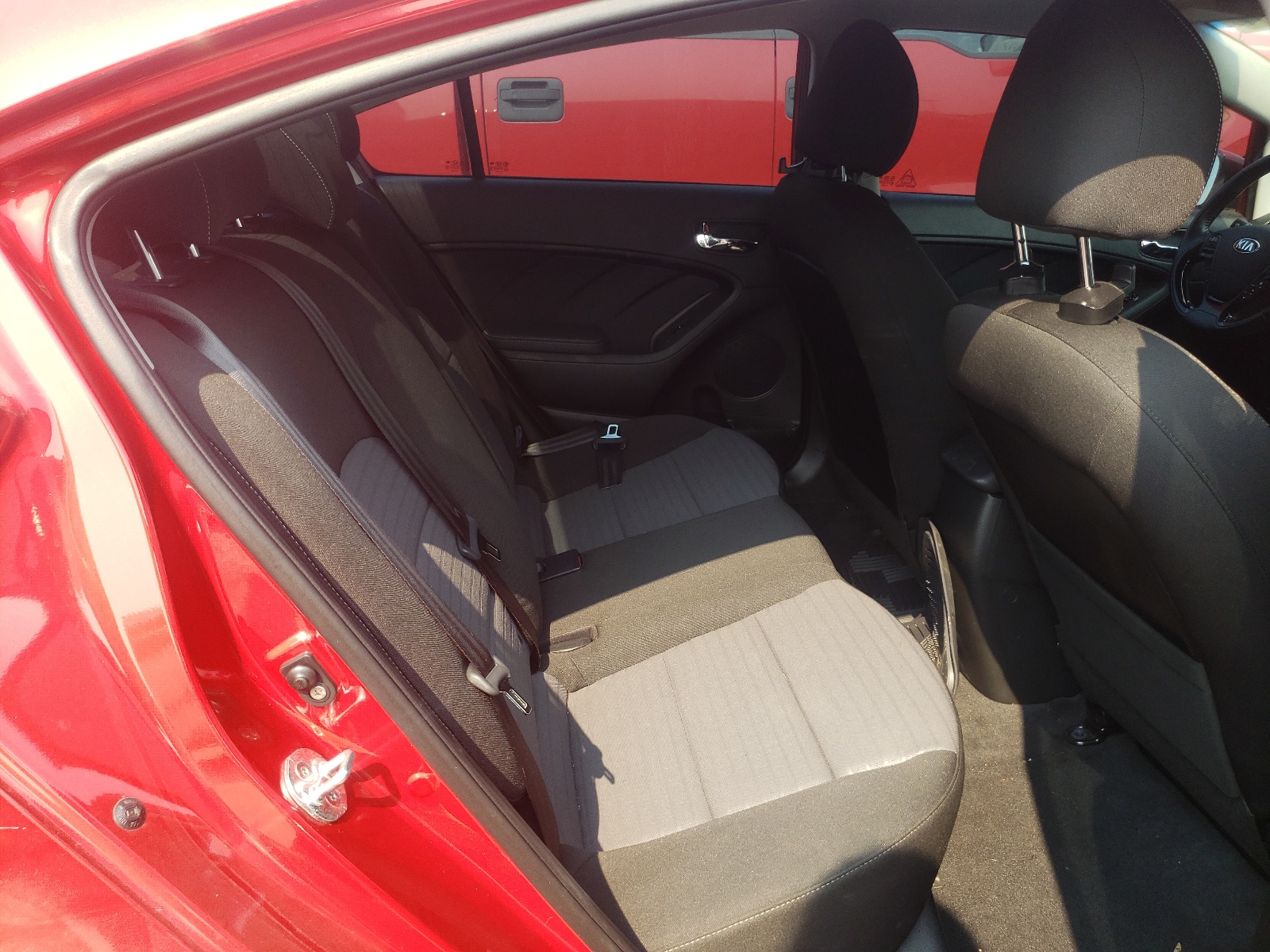Photo 6 from auction – 2018 KIA FORTE LX with VIN 3KPFL4A78JE213307