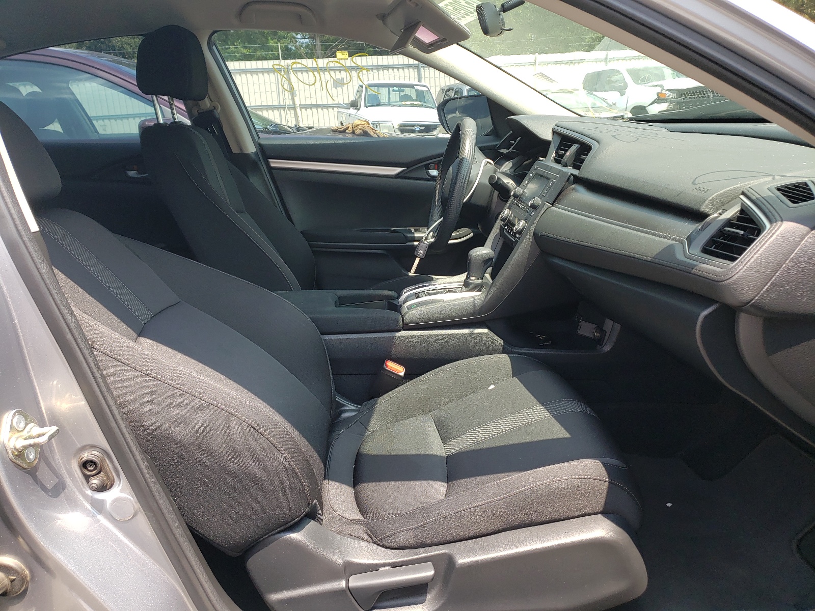 Photo 5 from auction – 2017 HONDA CIVIC LX with VIN 19XFC2F58HE016949