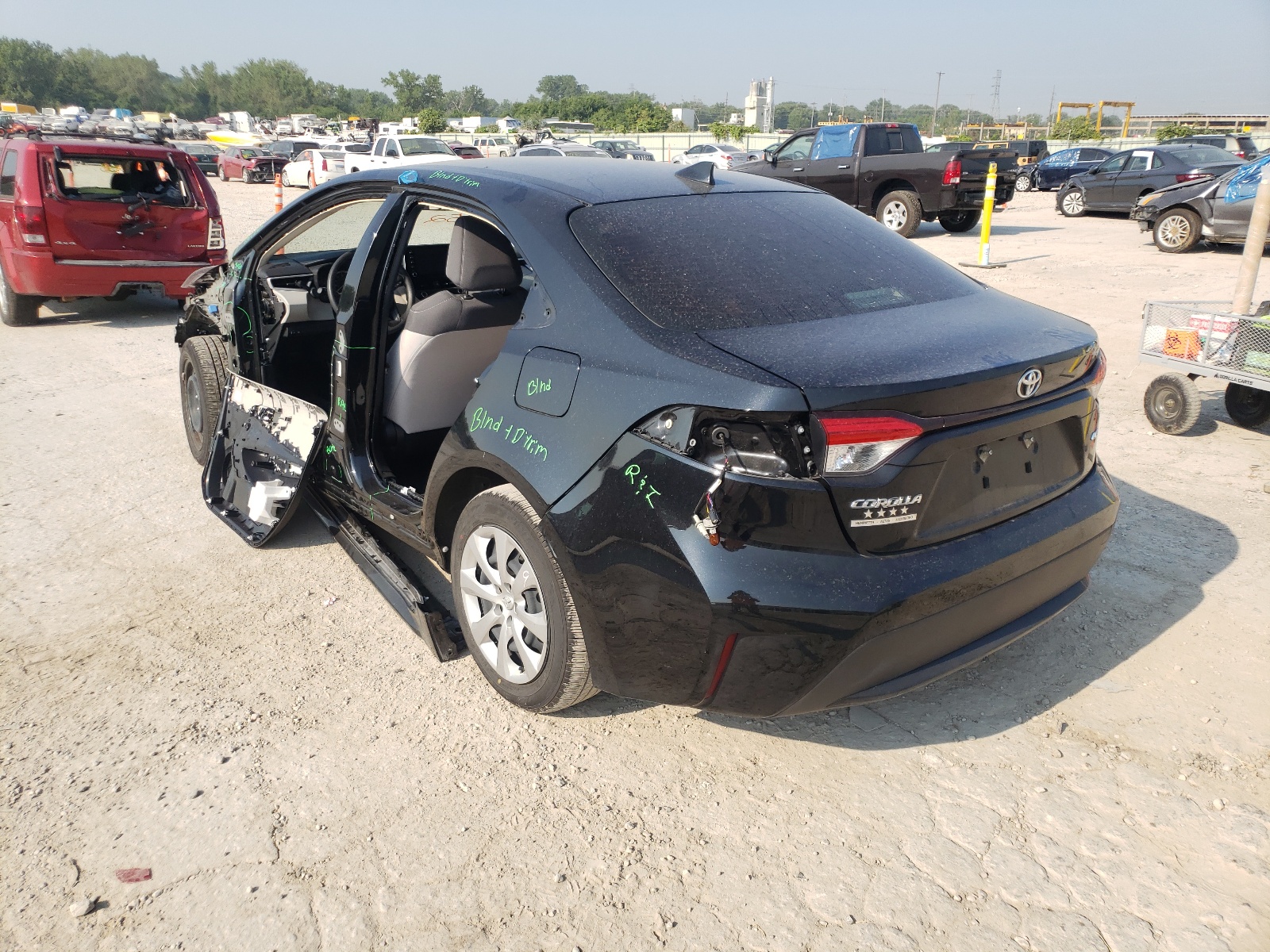 Photo 3 from auction – 2021 TOYOTA COROLLA LE with VIN JTDEPMAE2MJ141252