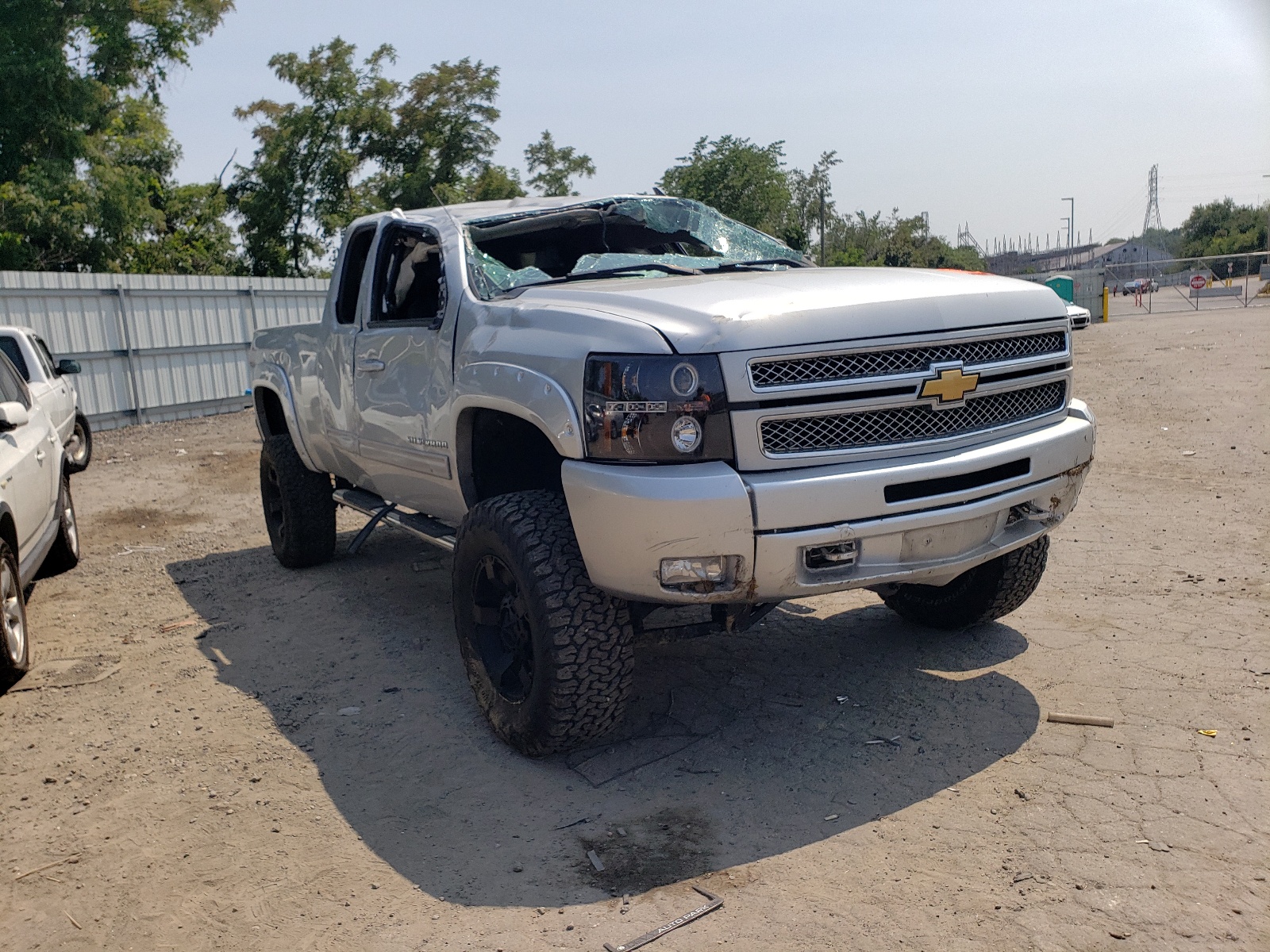 CHEVROLET SILVERADO 2013 with VIN 1GCRKSE21DZ104988 - Photo from auction