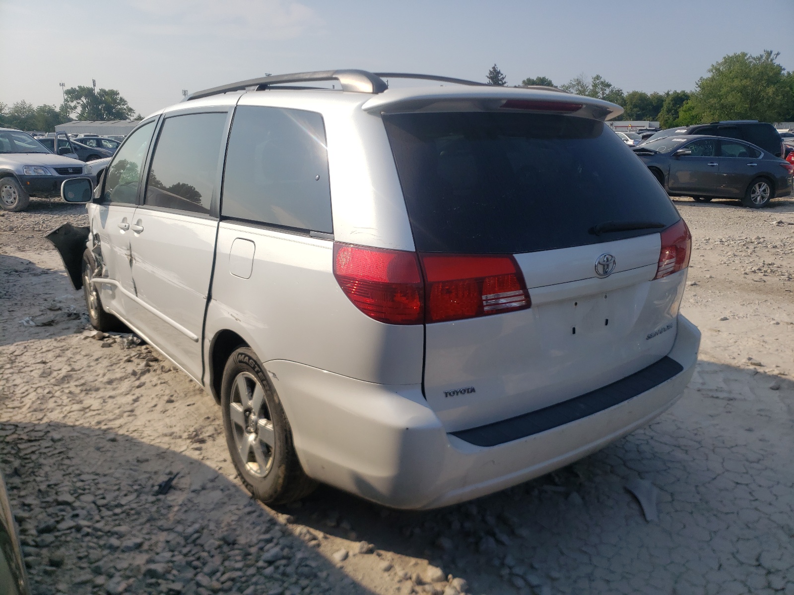 Photo 3 from auction – 2004 TOYOTA SIENNA XLE with VIN 5TDZA22C54S193904