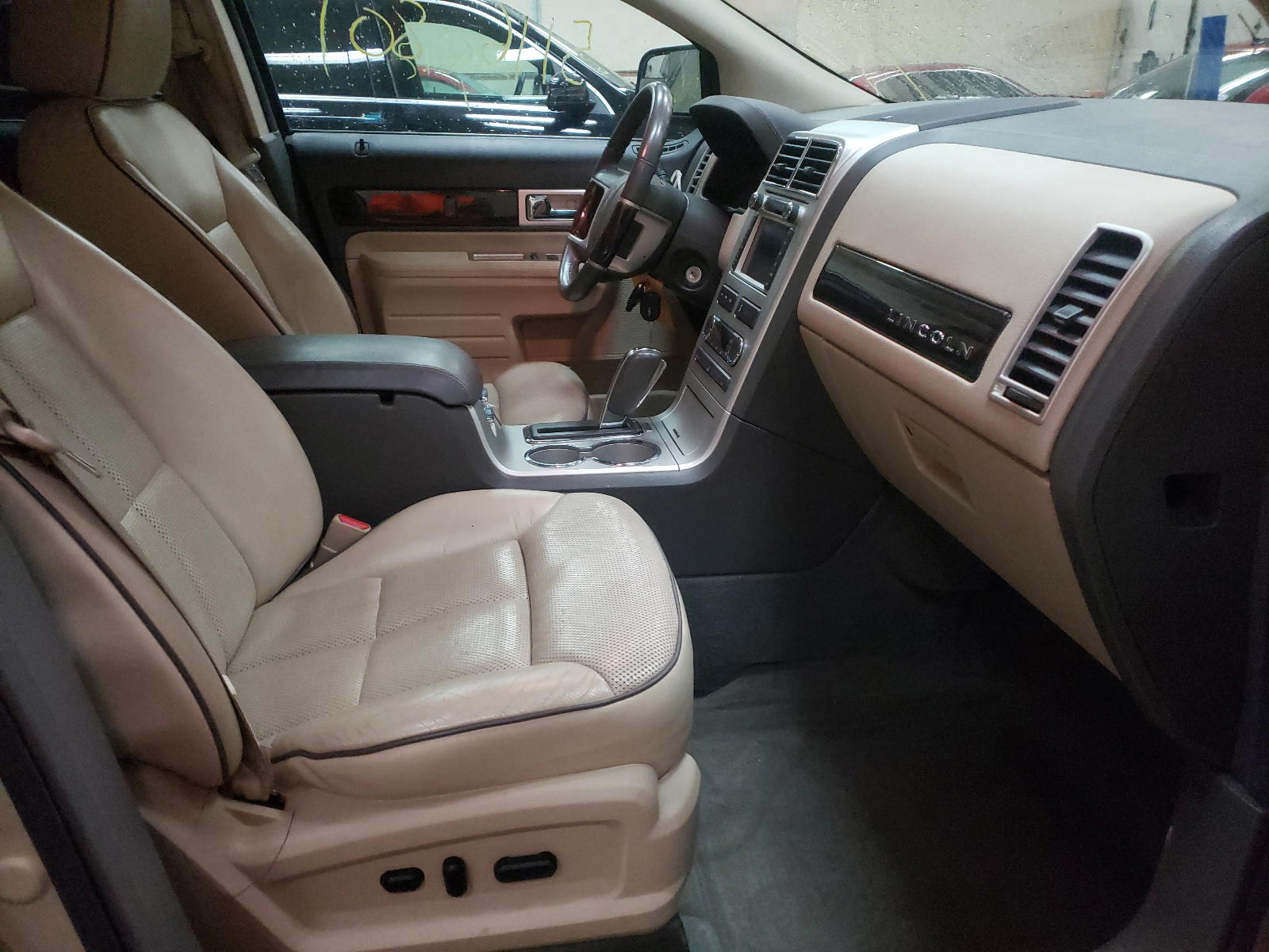Photo 5 from auction – 2010 LINCOLN MKX with VIN 2LMDJ8JC3ABJ09302