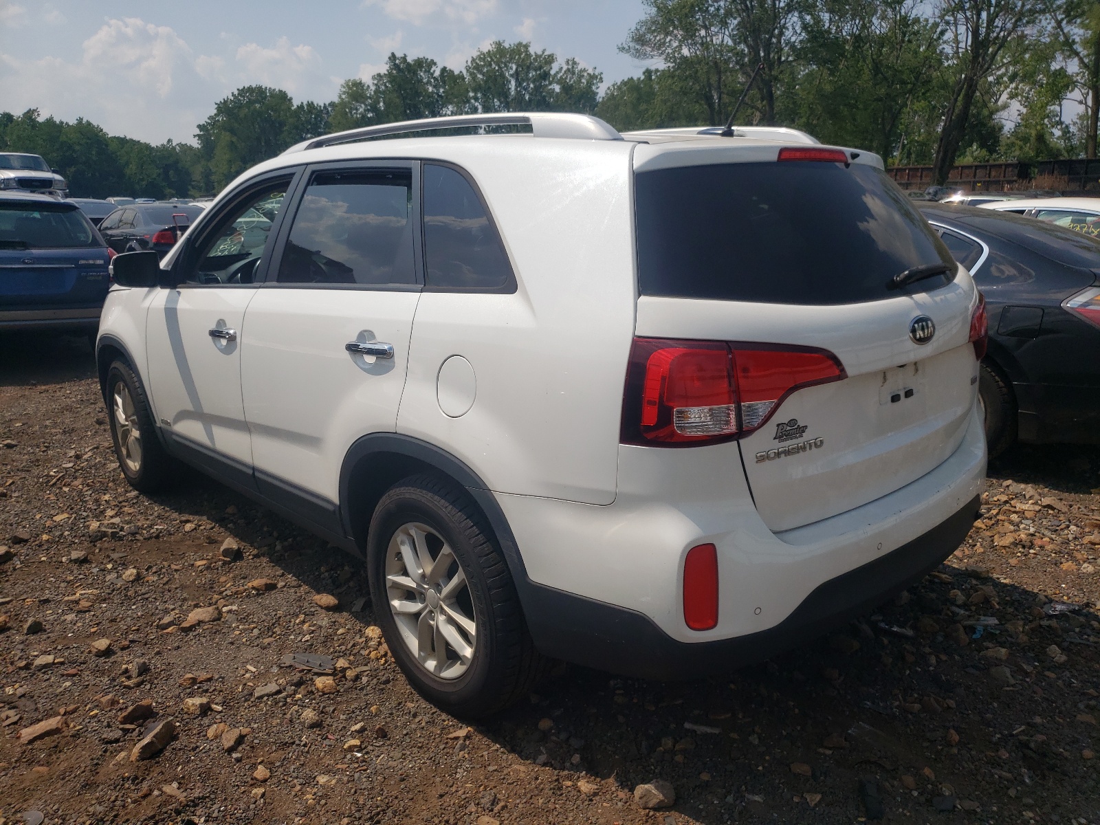 Photo 3 from auction – 2015 KIA SORENTO LX with VIN 5XYKTDA67FG656838