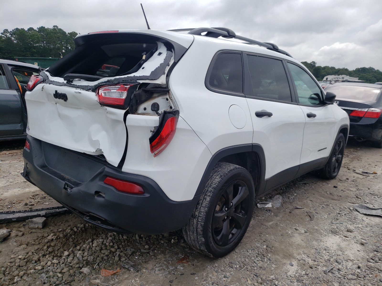 Photo 4 from auction – 2017 JEEP CHEROKEE S with VIN 1C4PJLAB8HW661426