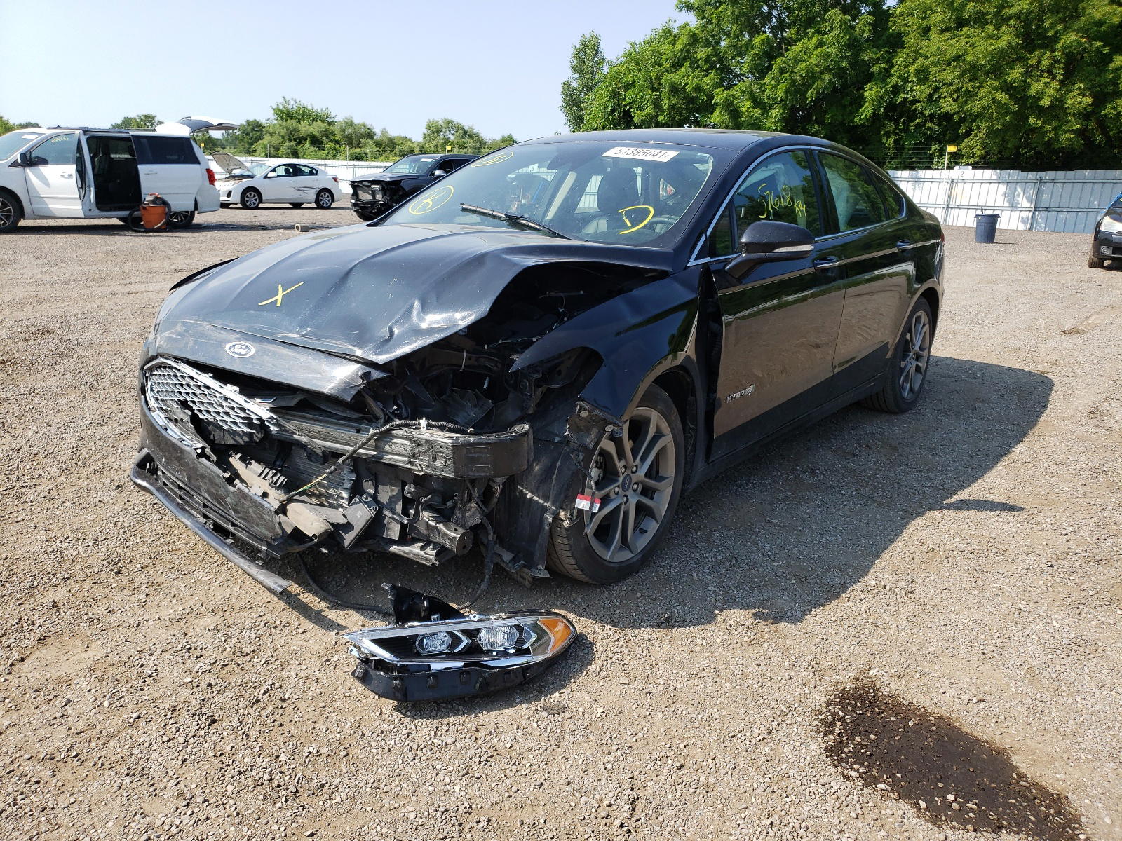 Photo 2 from auction – 2019 FORD FUSION with VIN 3FA6P0RU4KR211688