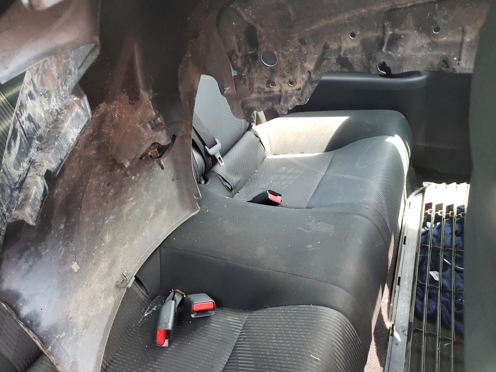 Photo 6 from auction – 2011 TOYOTA SCION TC with VIN JTKJF5C77B3013752
