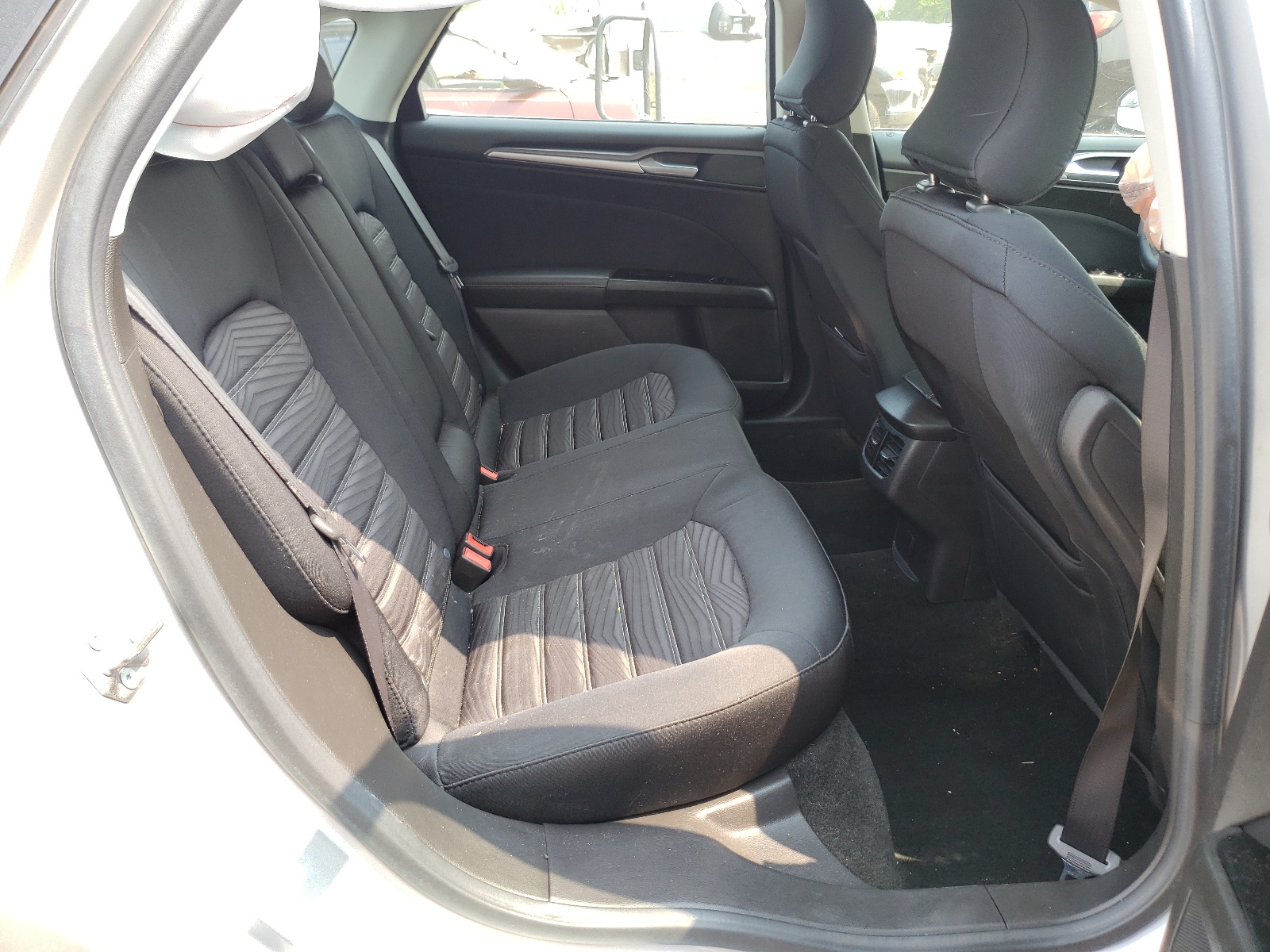 Photo 6 from auction – 2016 FORD FUSION SE with VIN 3FA6P0H75GR147812