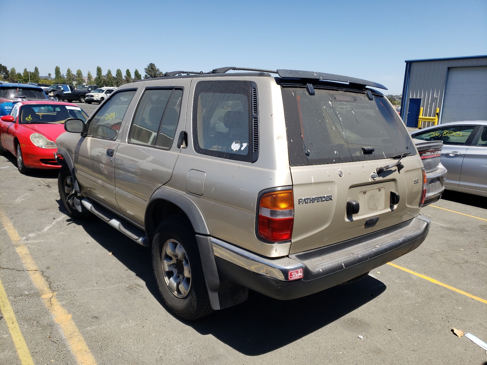 Photo 3 from auction – 1998 NISSAN PATHFINDER with VIN JN8AR05Y4WW234547