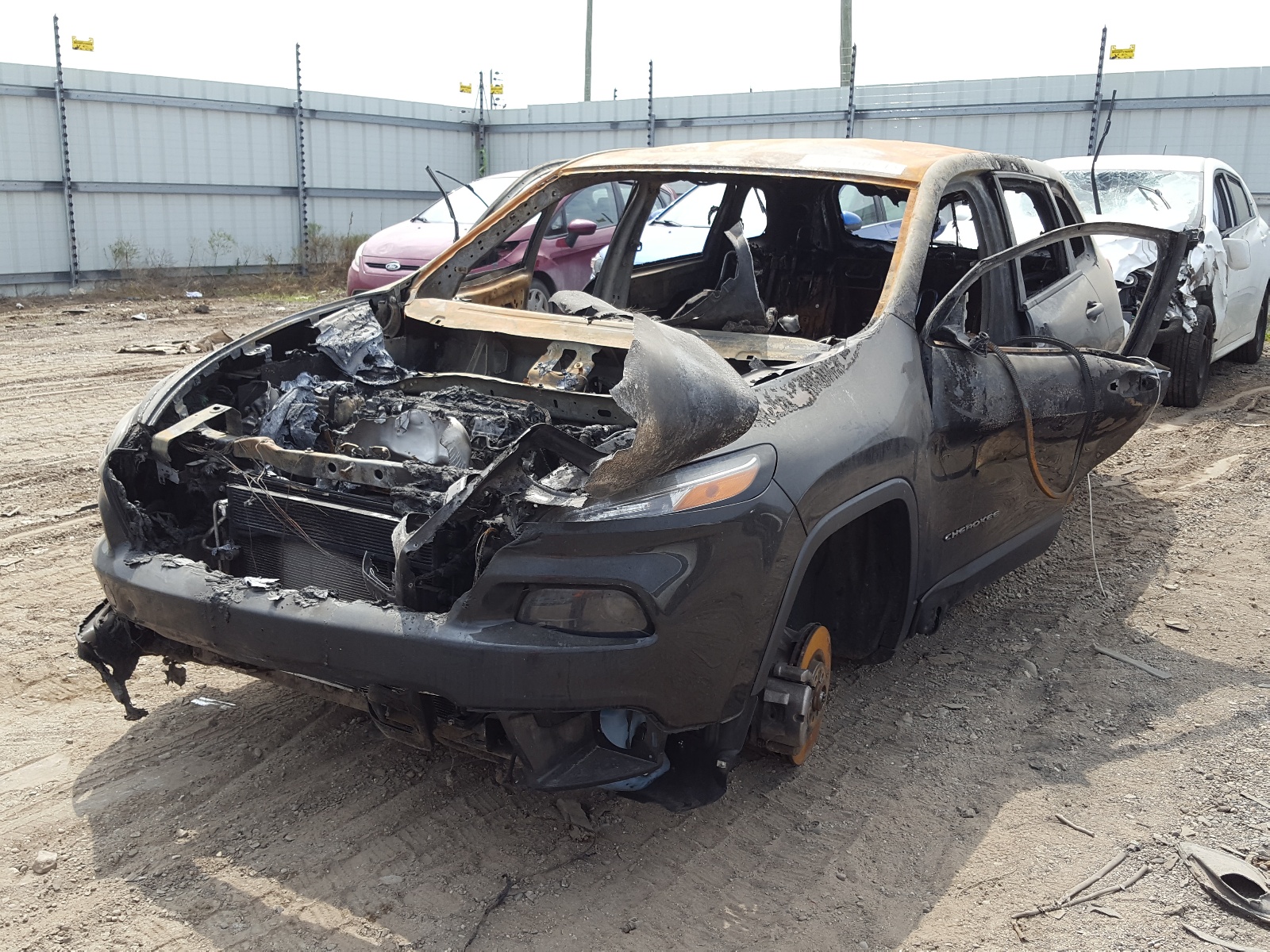 Photo 2 from auction – 2014 JEEP CHEROKEE S with VIN 1C4PJLAB6EW112920